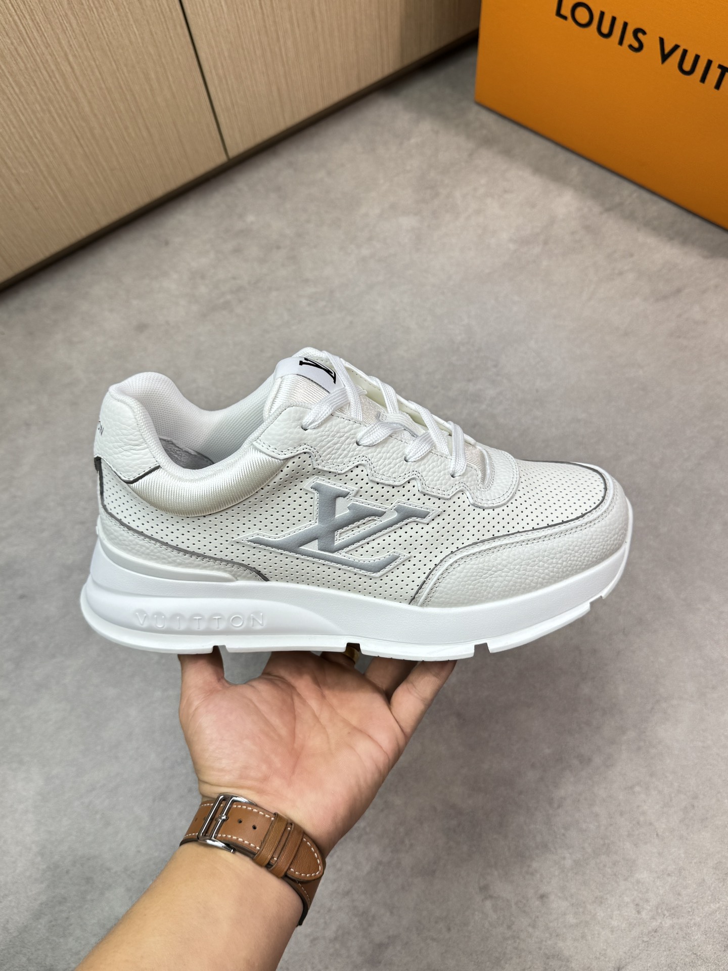 Louis Vuitton White Leather Casual Sneakers Men's Women's Size 35-44 5 i1748538542 3209 3