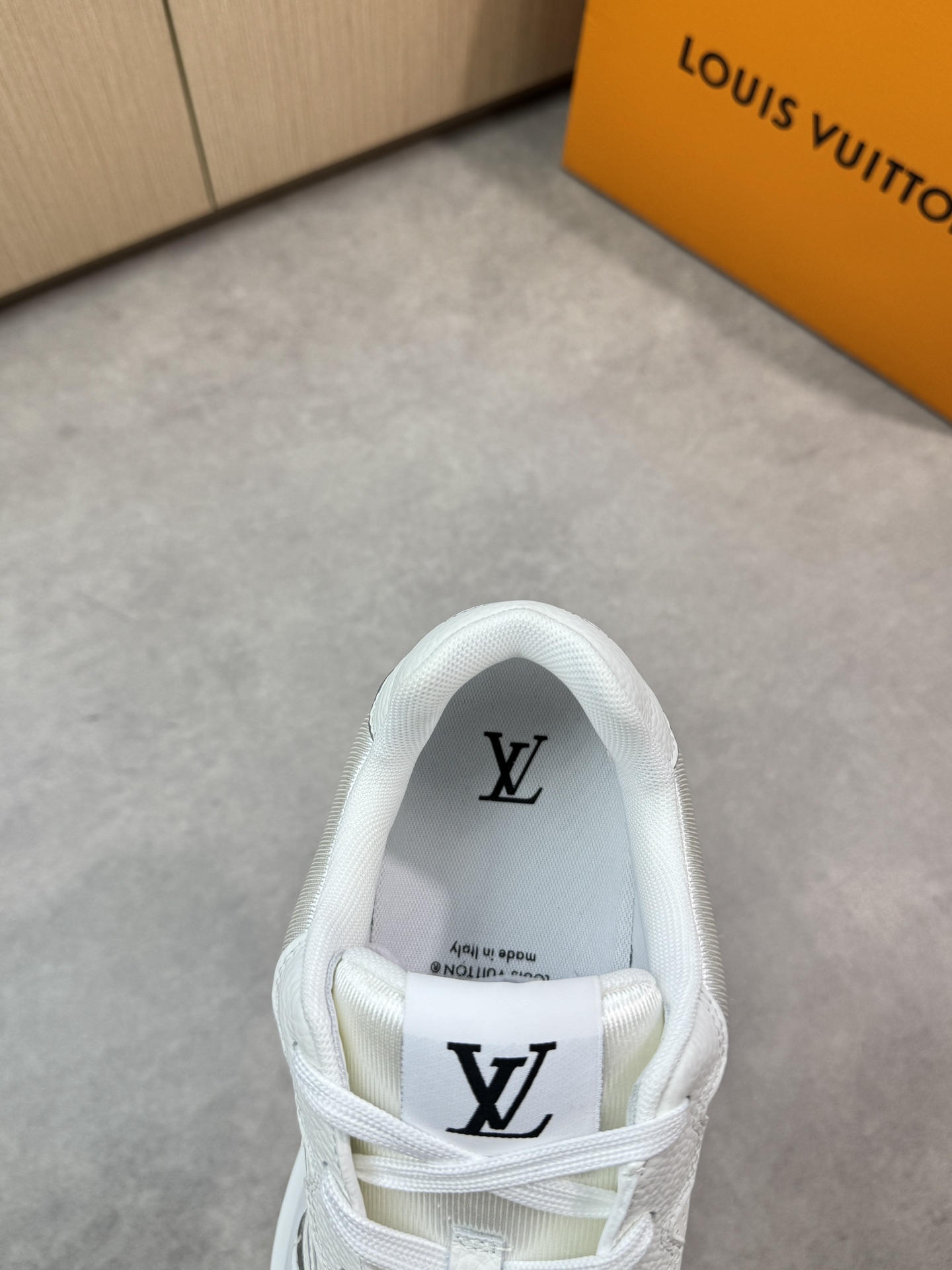 Louis Vuitton White Leather Casual Sneakers Men's Women's Size 35-44 8 i1748538542 9305 6