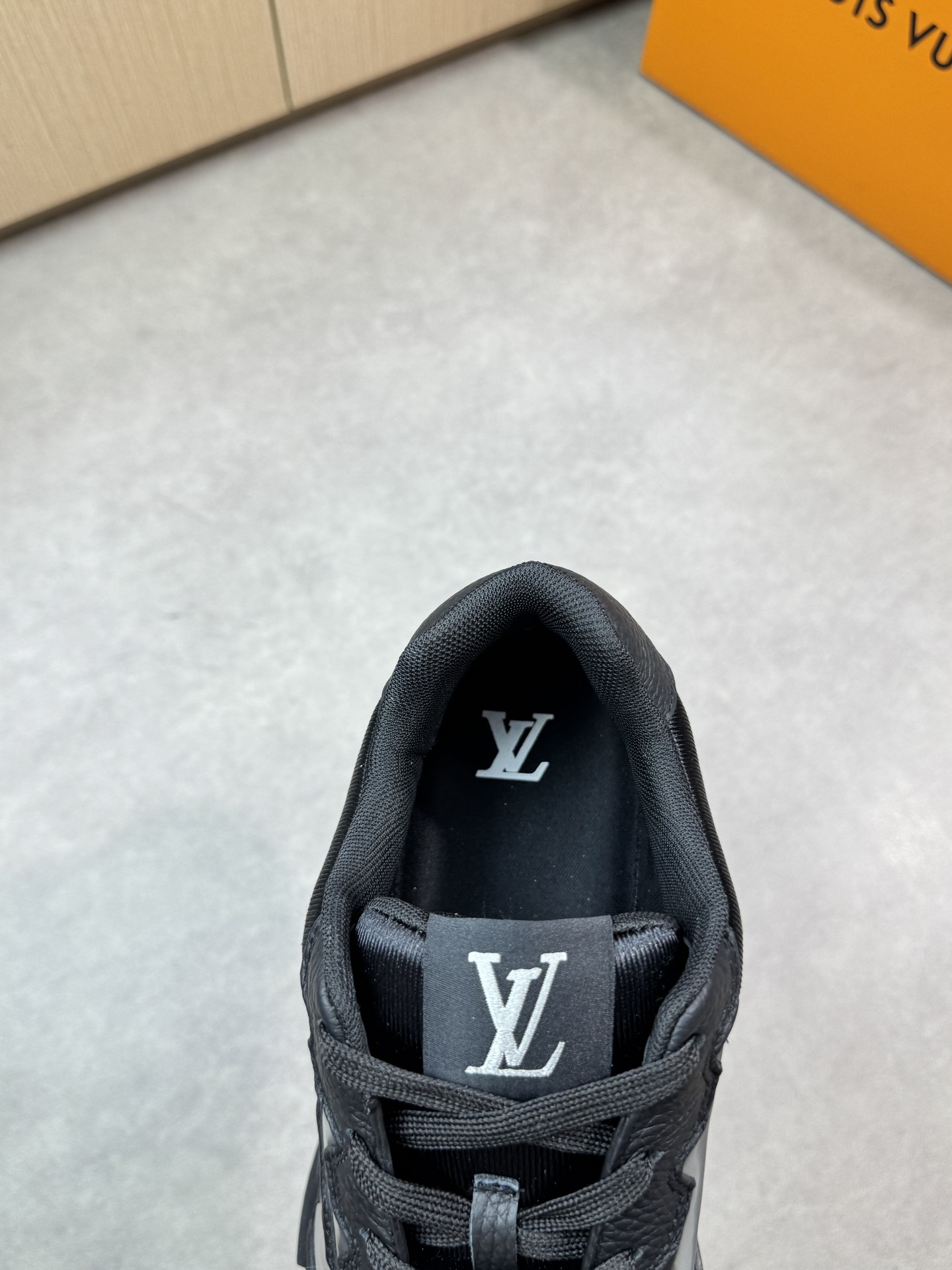 Louis Vuitton Premium Leather Runaway Sneakers - Unisex Design (Sizes 35-44) 8 i1748538825 1125 6