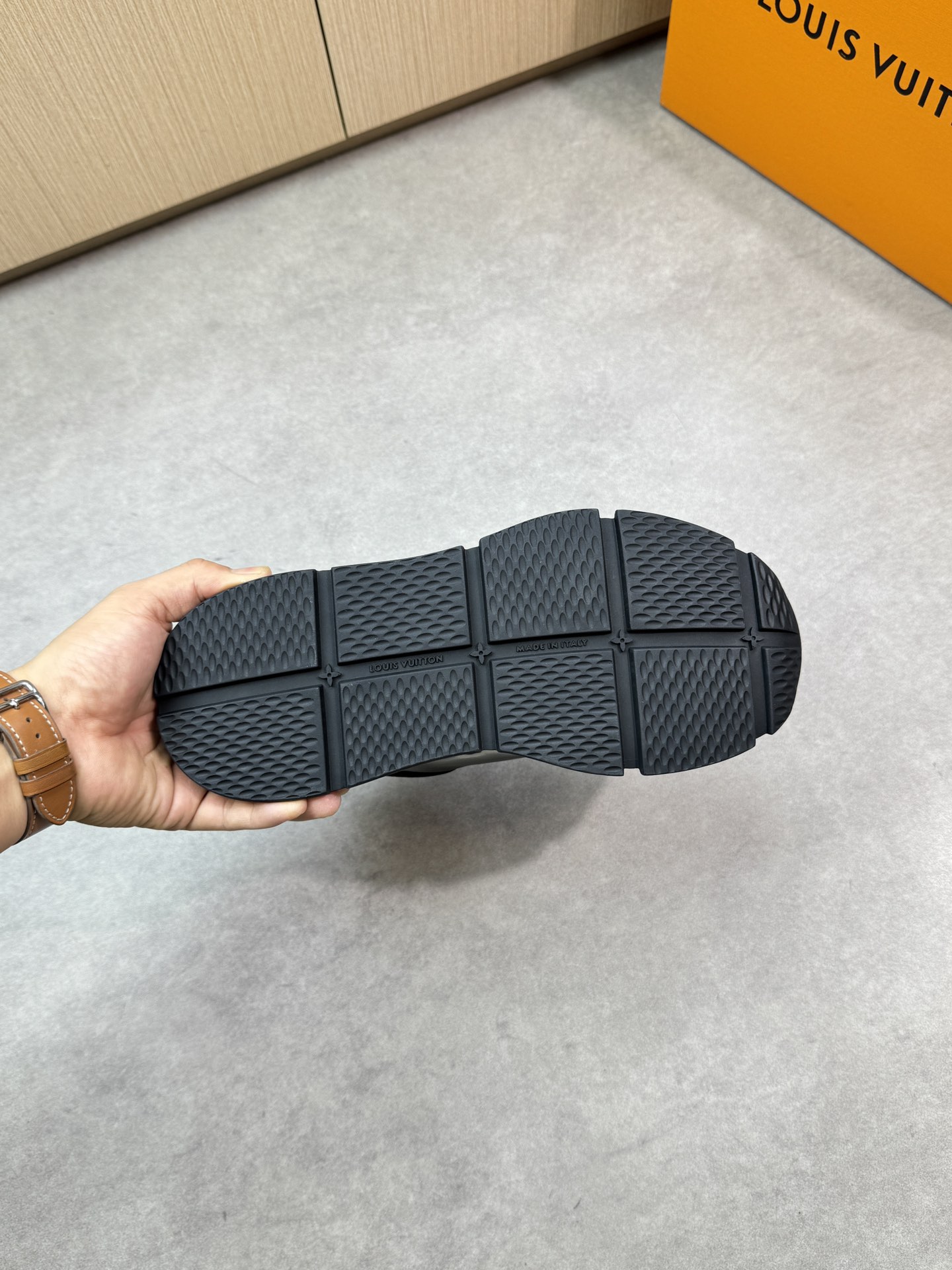 Louis Vuitton Premium Leather Runaway Sneakers - Unisex Design (Sizes 35-44) 10 i1748538825 2070 8