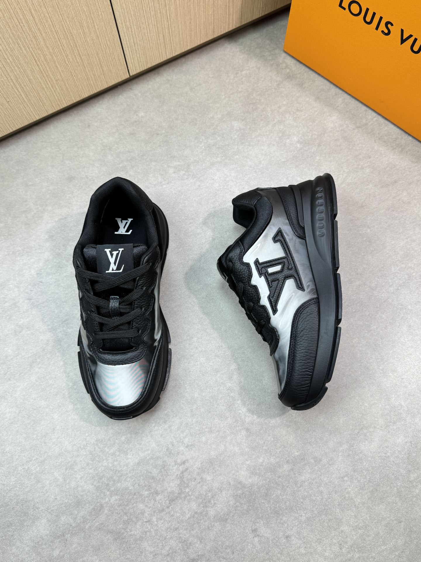 Louis Vuitton Premium Leather Runaway Sneakers - Unisex Design (Sizes 35-44) 3 i1748538825 7283 1
