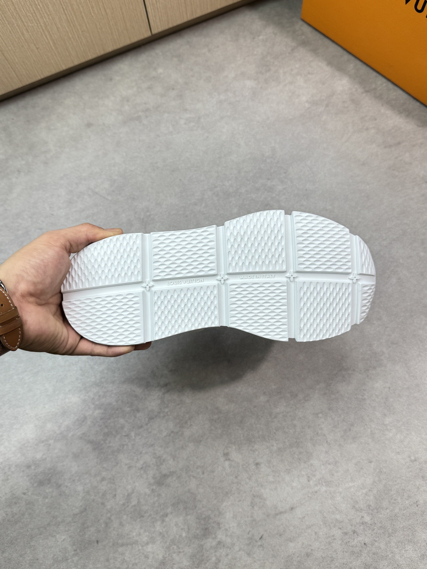 Louis Vuitton White Leather and Canvas Casual Sneakers, Unisex Sizes 10 i1748538924 1506 8
