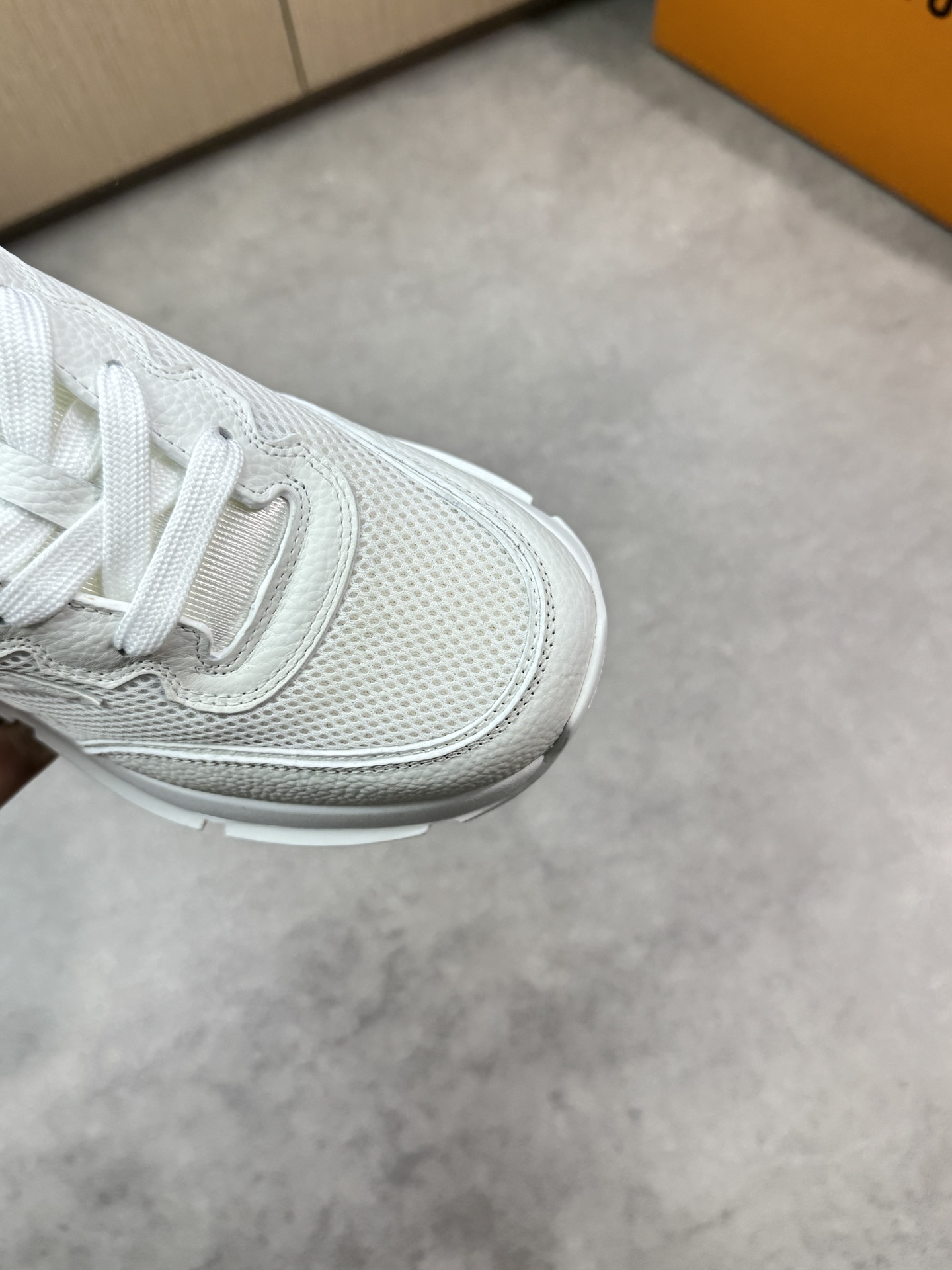 Louis Vuitton White Leather and Canvas Casual Sneakers, Unisex Sizes 7 i1748538924 1941 5