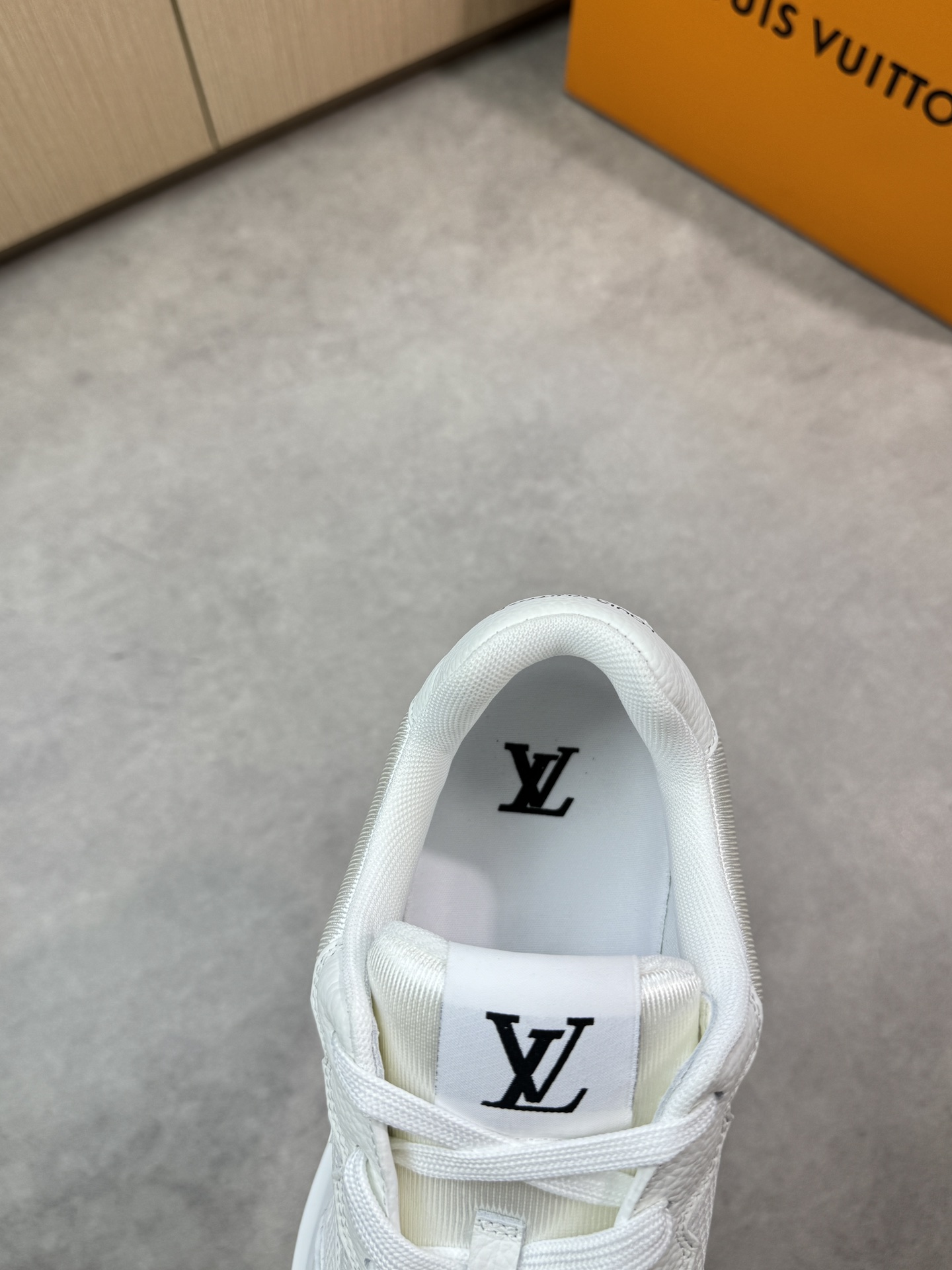 Louis Vuitton White Leather and Canvas Casual Sneakers, Unisex Sizes 8 i1748538924 3902 6