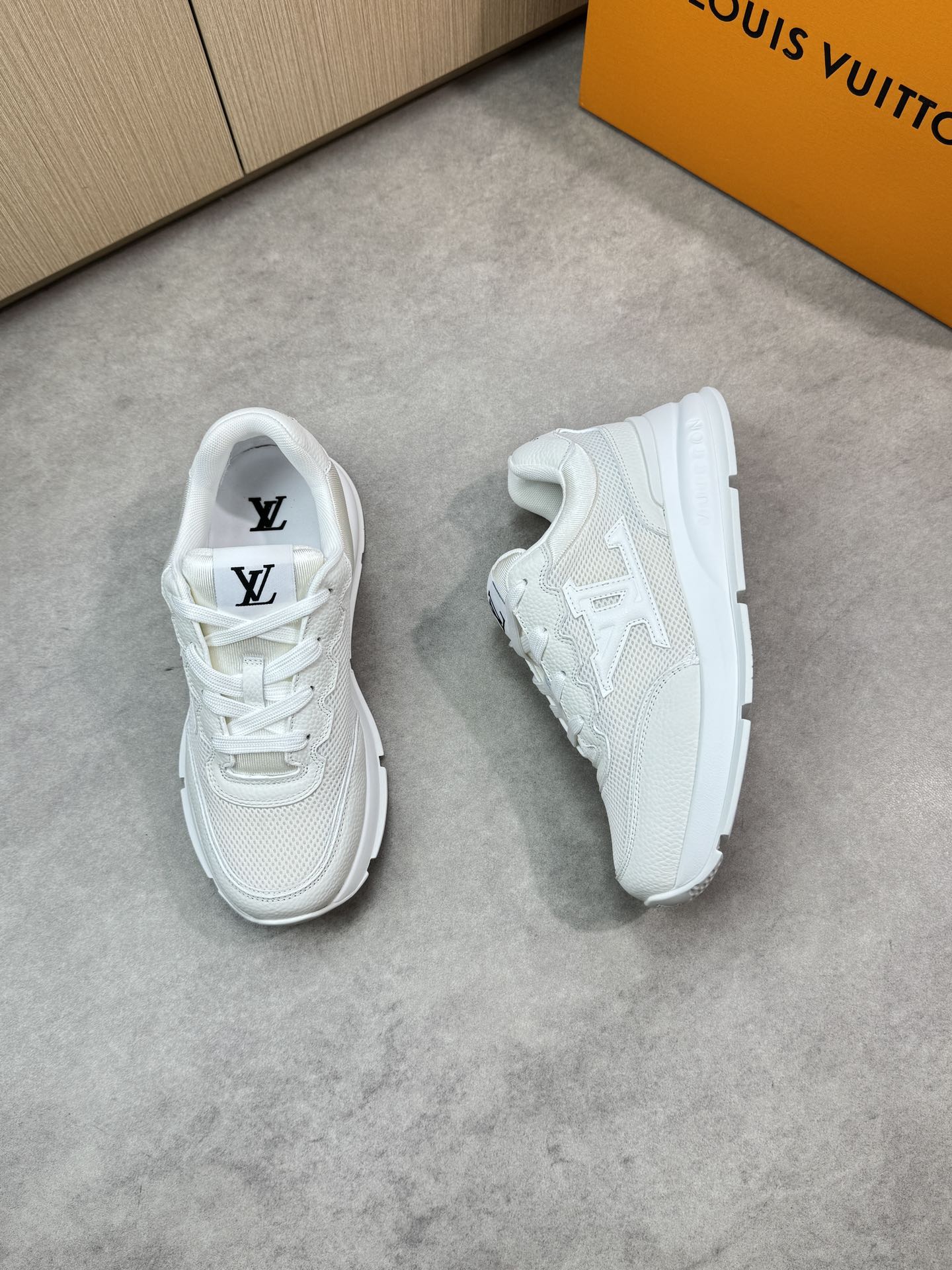 Louis Vuitton White Leather and Canvas Casual Sneakers, Unisex Sizes 3 i1748538924 4249 1