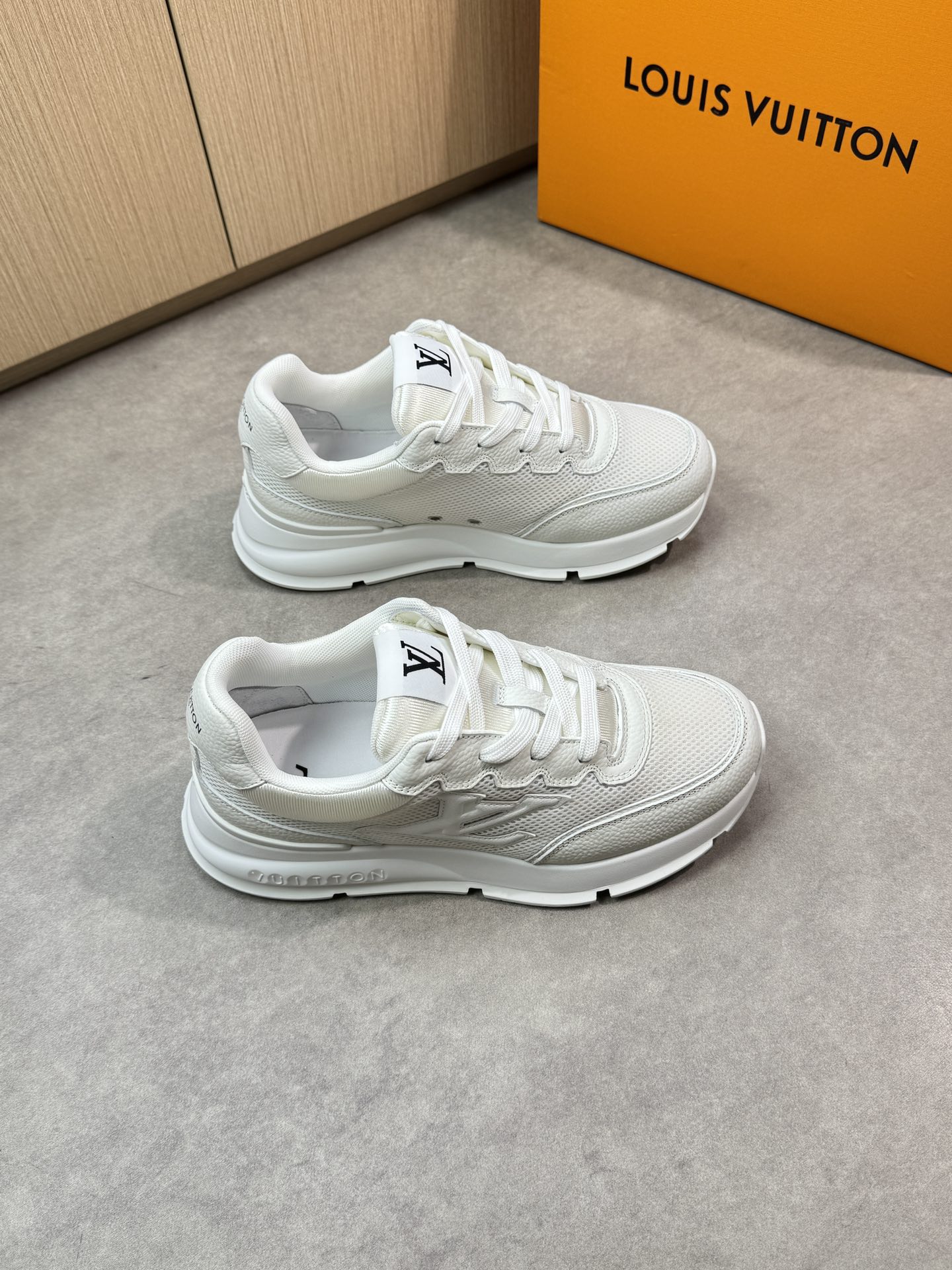 Louis Vuitton White Leather and Canvas Casual Sneakers, Unisex Sizes 2 i1748538924 4332 0