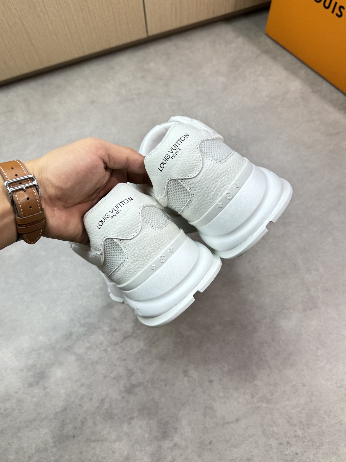 Louis Vuitton White Leather and Canvas Casual Sneakers, Unisex Sizes 9 i1748538924 9097 7