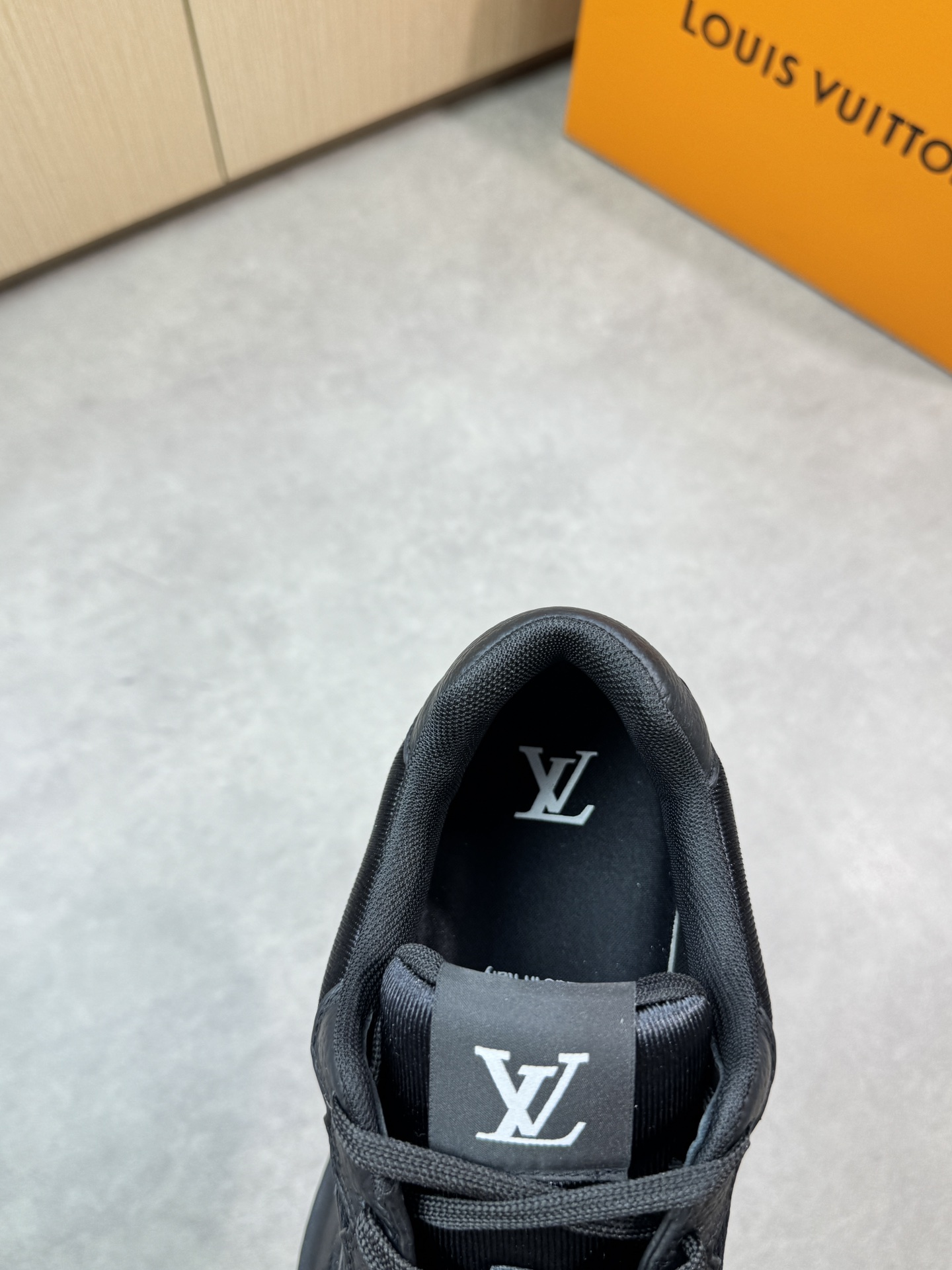 Louis Vuitton Men's and Women's Casual Sneakers in Black Leather 7 i1748538943 9881 6