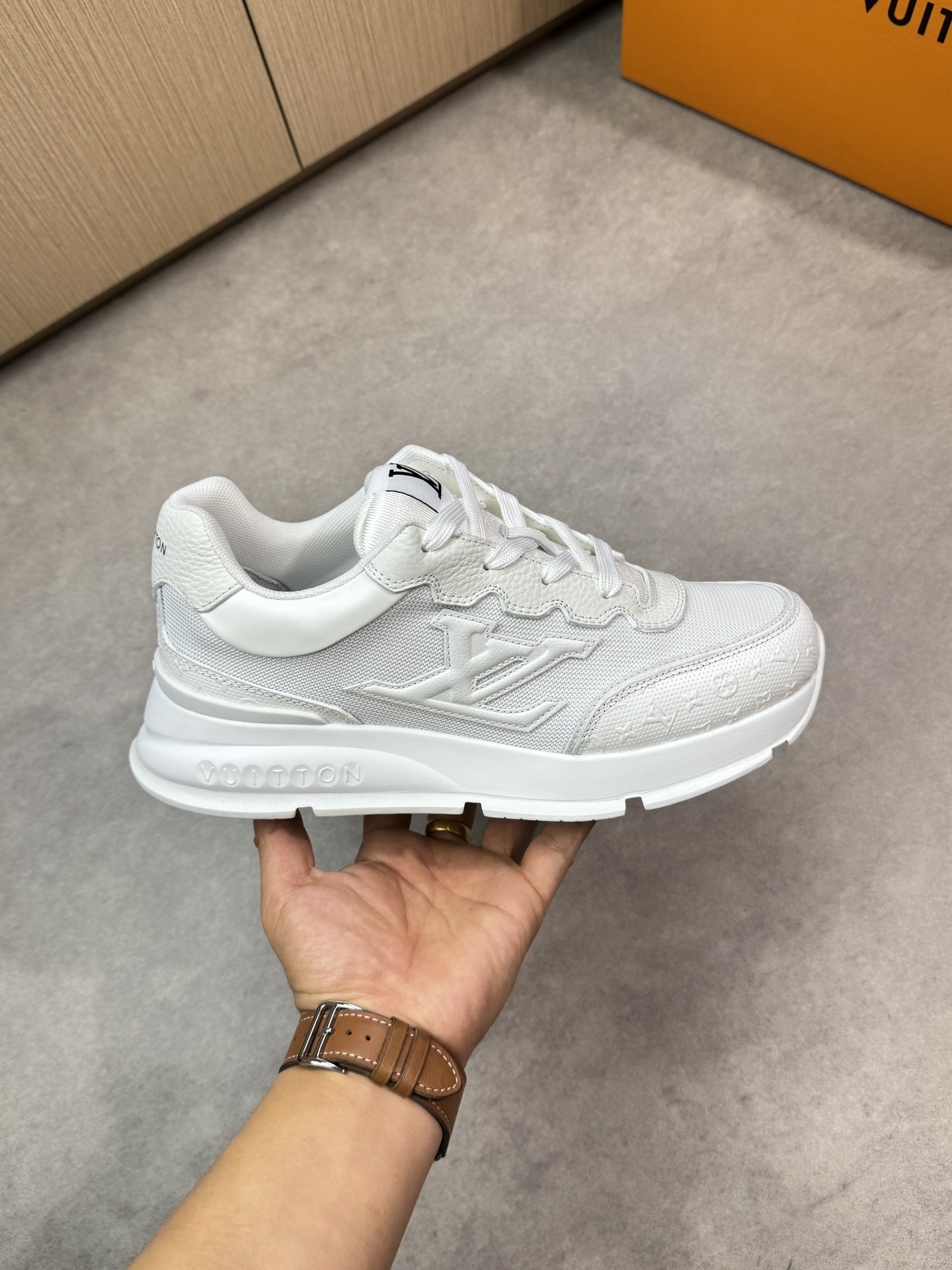 Louis Vuitton White Leather and Canvas Casual Sneakers for Men and Women 4 i1748538968 5529 3
