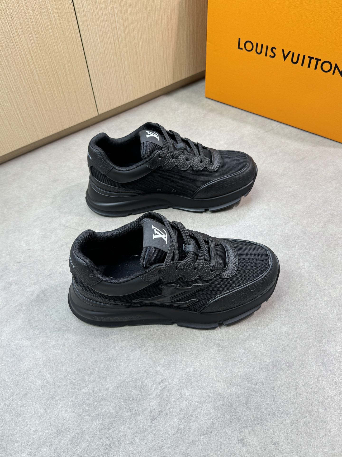 Louis Vuitton Men's and Women's Black Leather Casual Sneakers 1 i1748538983 2768 0
