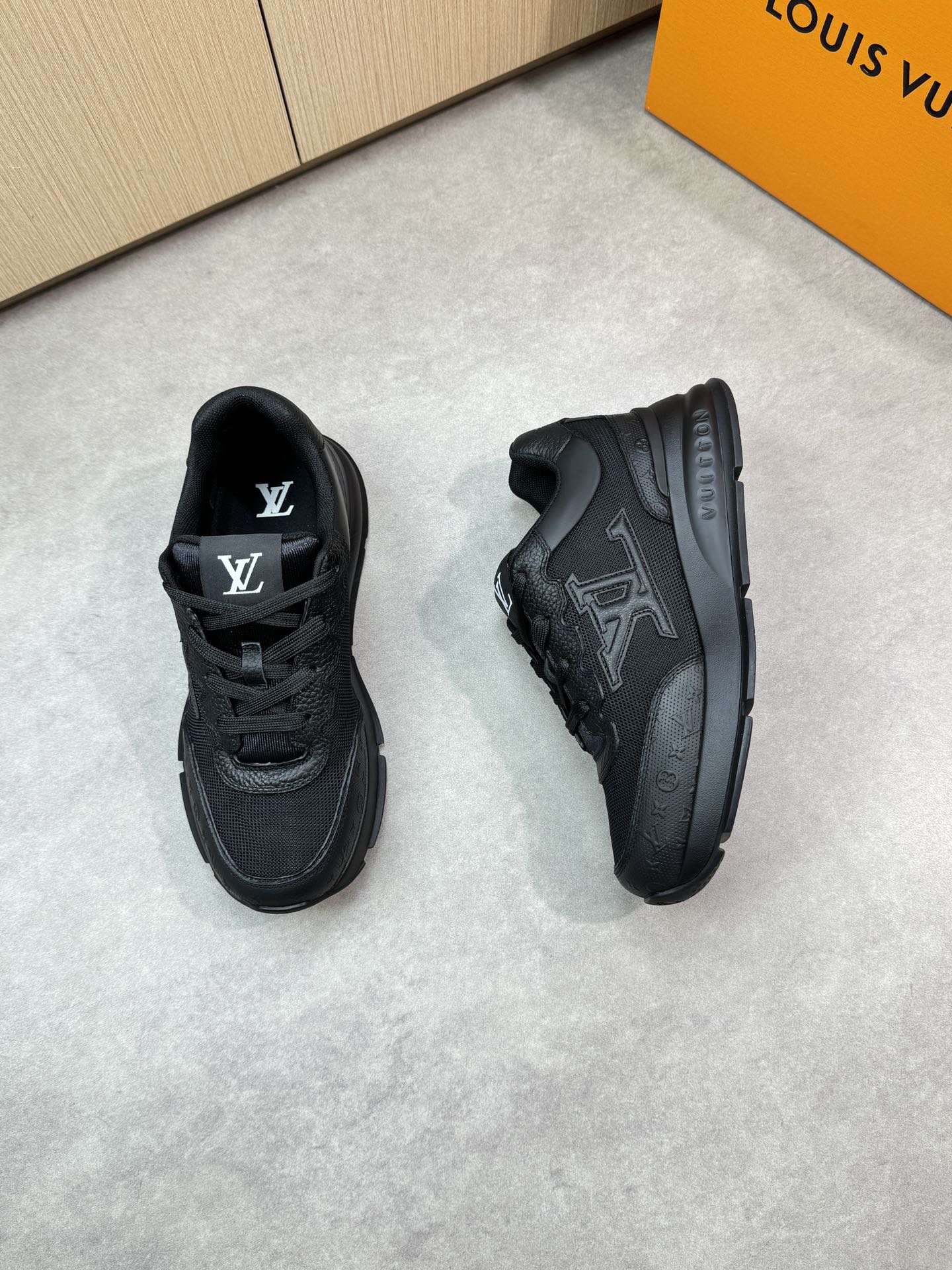 Louis Vuitton Men's and Women's Black Leather Casual Sneakers 2 i1748538983 8338 1
