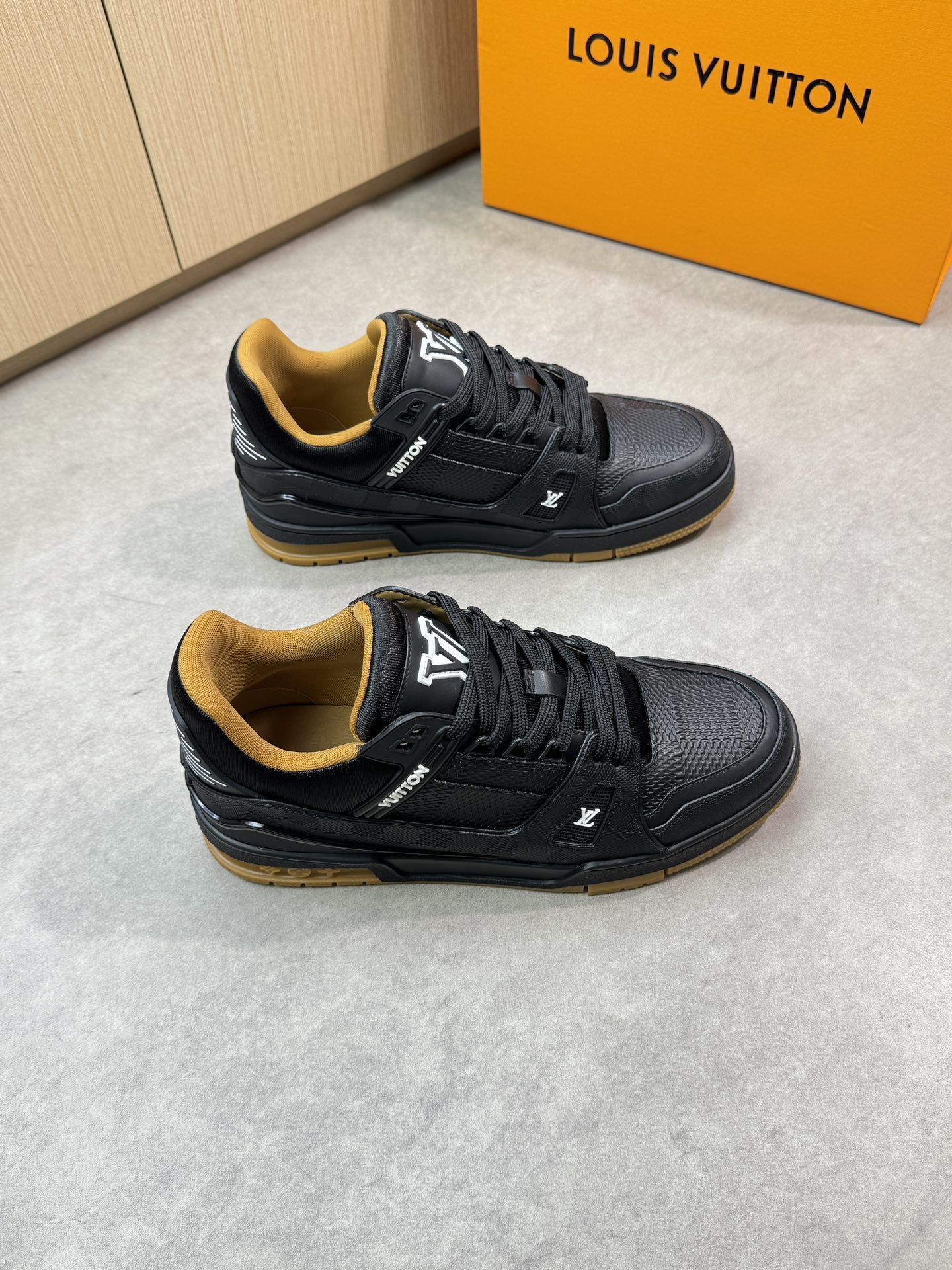 NO:352270,【Louis Vuitton】Louis Vuitton - High-end quality Original single casual sneakers - Upper imported brand totem PVC leather, sewing brand plastic logo, silk screen brand logo - Neil brand canvas - Outsole original ultra-light TPR·rubber; two-color molded outsole - Ultra-high quality control·fine workmanship highlighted (high-end, noble, grade) -Size 39-44 (38,45, custom made)·0178,,louis vuitton,louis vuitton,sneakers19860909【Louis Vuitton】路易威登 -高端品质 原单休闲运动鞋 -鞋面进口品牌图腾PVC皮料、车缝品牌塑胶标识、丝印品牌logo -内里品牌帆布 -大底原版超轻TPR·橡胶；双色成型大底 -超高品控·做工精细凸显(高端·贵气·档次) -Size 39-44（38,45,可订做)·0178,,louis vuitton,louis vuitton,sneakers,Men's shoes