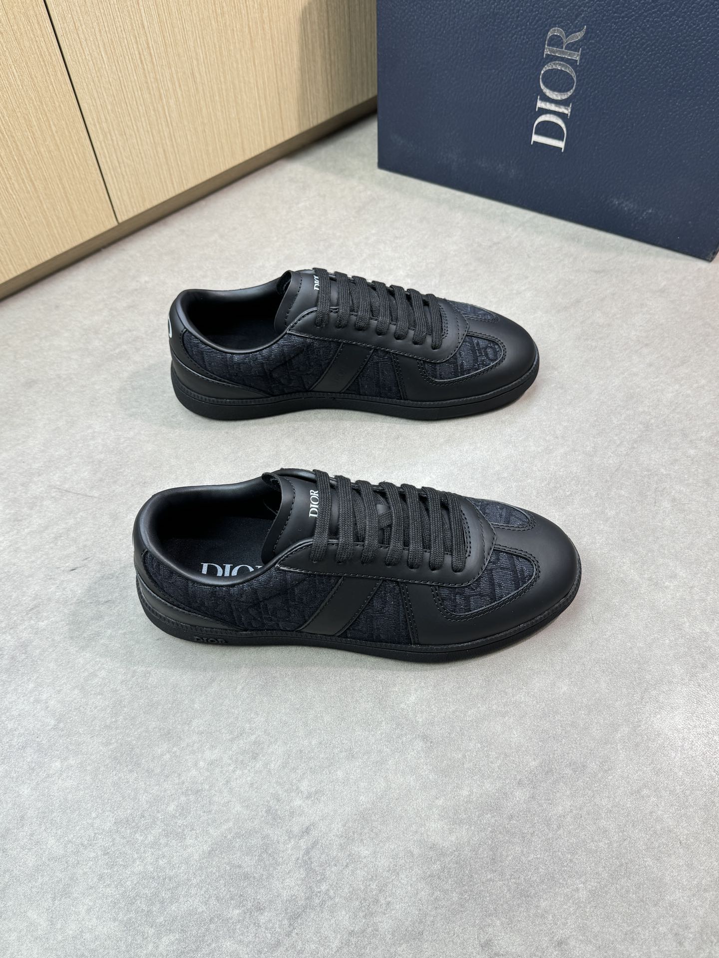 NO:345199,【Dior】Dior - High-end quality Original single casual sports shoes - Upper original silk calfskin, brand totem cloth, inner air compressor brand logo, shoe tongue. Heel silk screen brand logo - inner water dye cowhide, foot pad; brand canvas - outsole ultra-light TPR foaming·rubber; molded sole - ultra-high quality control·fine workmanship highlight (high-end·noble·grade) -Size 39-44 (38,45, custom made)·0126,,dior,dior,cowhide19860909【 Dior】迪奥 -高端品质 原单休闲运动板鞋 -鞋面原版丝绸小牛皮、品牌图腾布匹、内帮空压品牌Logo、鞋舌.后跟丝印品牌logo -内里水染牛皮,垫脚；品牌帆布 -大底超轻TPR发泡·橡胶；成型大底 -超高品控·做工精细凸显(高端·贵气·档次) -Size 39-44（38,45,可订做)·0126,,dior,dior,cowhide,Men's shoes