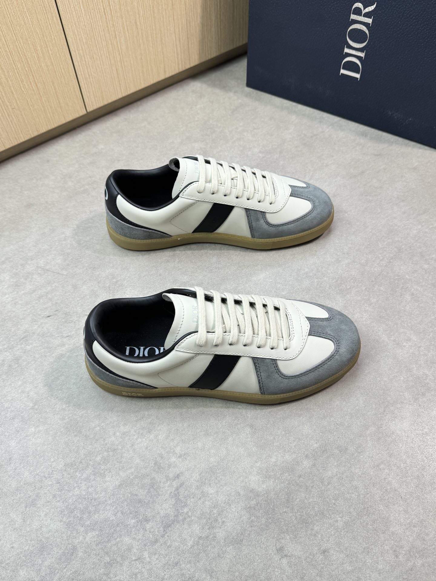 NO:345212,【Dior】Dior - High-end quality Original single casual sports shoes - Upper original Napa calfskin, reverse velvet calfskin, inner air compressor brand logo, shoe tongue. Heel silk screen brand logo - inner water dye cowhide, foot pad; brand canvas - outsole ultra-light TPR foaming·rubber; molded outsole - ultra-high quality control·fine workmanship highlights (high-end·noble·grade) -Size 39-44 (38,45, custom made)·0126,,dior,dior,cowhide19860909【 Dior】迪奥 -高端品质 原单休闲运动板鞋 -鞋面原版纳帕小牛皮、反绒小牛皮、内帮空压品牌Logo、鞋舌.后跟丝印品牌logo -内里水染牛皮,垫脚；品牌帆布 -大底超轻TPR发泡·橡胶；成型大底 -超高品控·做工精细凸显(高端·贵气·档次) -Size 39-44（38,45,可订做)·0126,,dior,dior,cowhide,Men's shoes