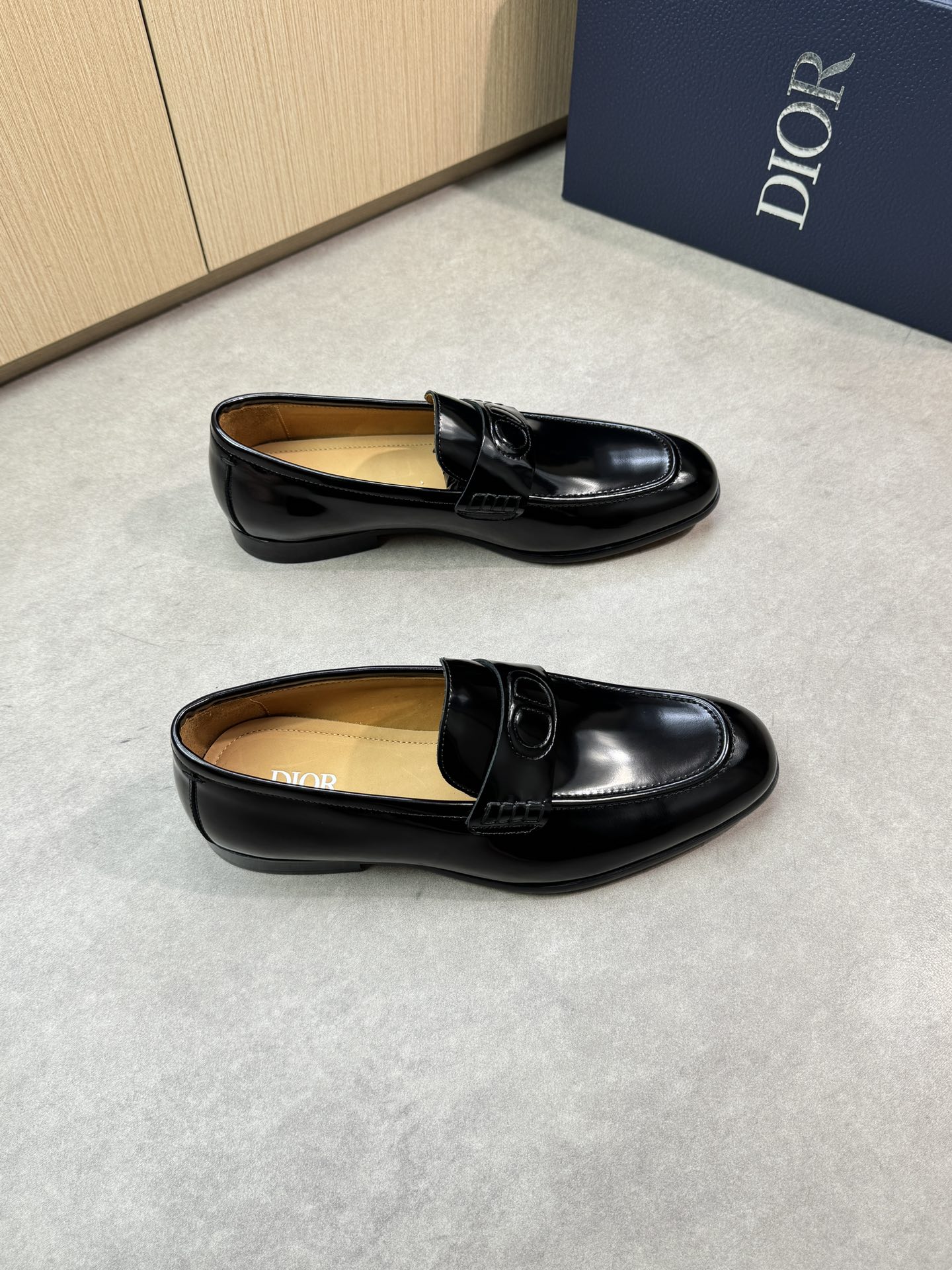 NO:345836,【Dior】Dior - High-end quality original single leather shoes - upper open-edged beaded calfskin, shoe dan stitching, brand cross-bond decoration - inner water dyed cowhide - outsole ultralight TPR rubber· genuine leather; combined molded leather outsole - ultra high quality control· fine workmanship highlighted (high-end, noble, grade) -Size 39-44 (38,45, custom made)·0230,,dior,dior,cowhide,Leather soles19860909【 Dior】迪奥 -高端品质 原单正装皮鞋 -鞋面开边珠小牛皮、鞋丹起股车缝线、品牌横担装饰 -内里水染牛皮 -大底超轻TPR橡胶·真皮；组合成型真皮大底 -超高品控·做工精细凸显(高端·贵气·档次) -Size 39-44（38,45,可订做)·0230,,dior,dior,cowhide,Leather soles,Men's shoes