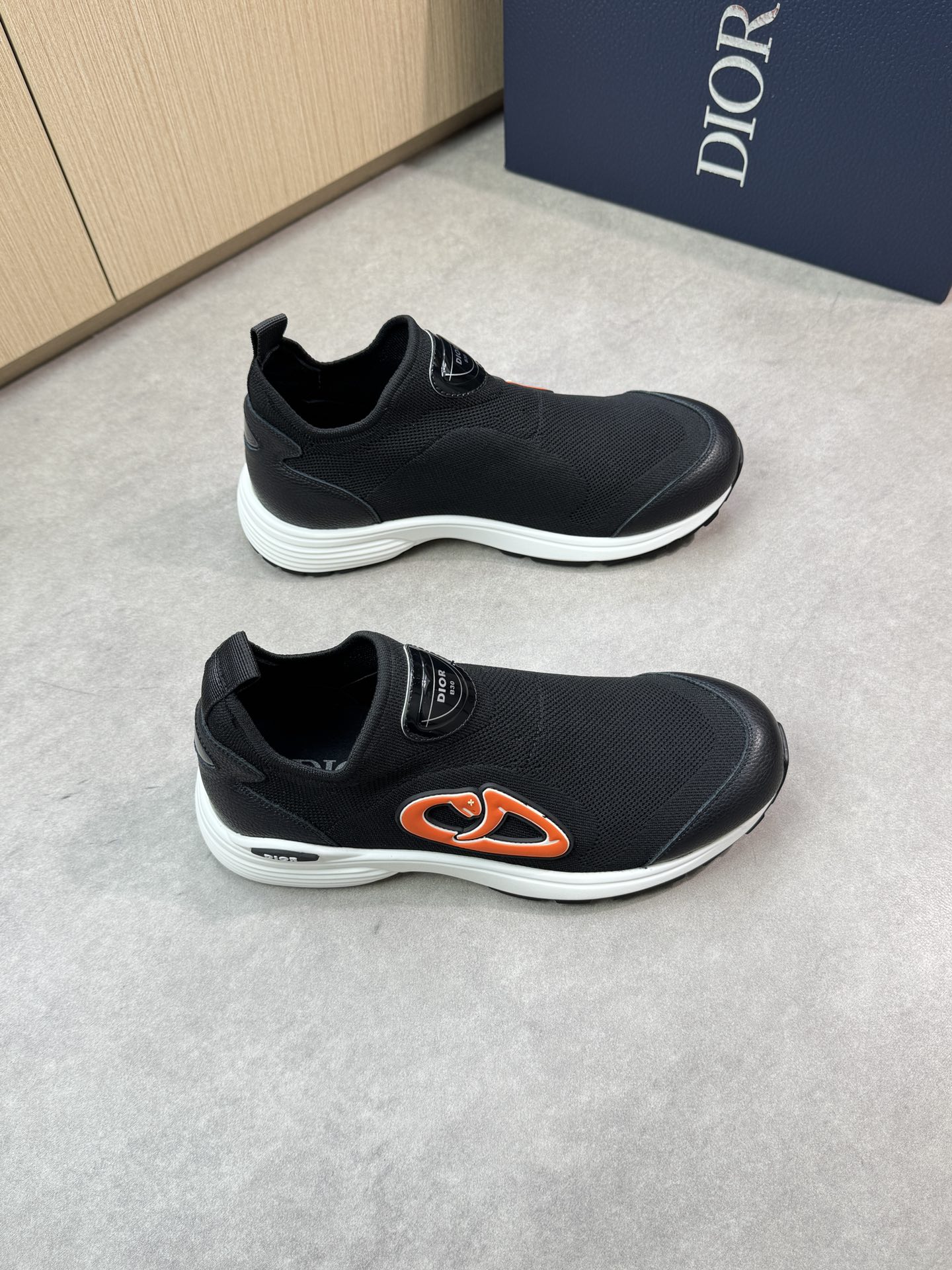 NO:345907,【Dior】Dior - High-end quality Original single casual sports shoes - Upper lychew calfskin, brand totem knitted cloth, tongue, heel, shoe body, sewing brand plastic logo module - Inner footbed brand canvas - Original ultra-light TPU foamed·rubber; Two-color molded outsole - Ultra-high quality control·fine workmanship highlighting (high-end·noble·grade) -Size 39-44 (38, 45, 46, custom made)·D3258,,dior,dior,sneakers,cowhide19860909【 Dior】迪奥 -高端品质 原单休闲运动鞋 -鞋面荔纹小牛皮、品牌图腾针织布匹、鞋舌.后跟.鞋身.车缝品牌塑胶logo模块 -内里垫脚品牌帆布 -原版超轻TPU发泡·橡胶；双色成型大底 -超高品控·做工精细凸显(高端·贵气·档次) -Size 39-44（38、45、46,可订做)·D3258,,dior,dior,sneakers,cowhide,Men's shoes