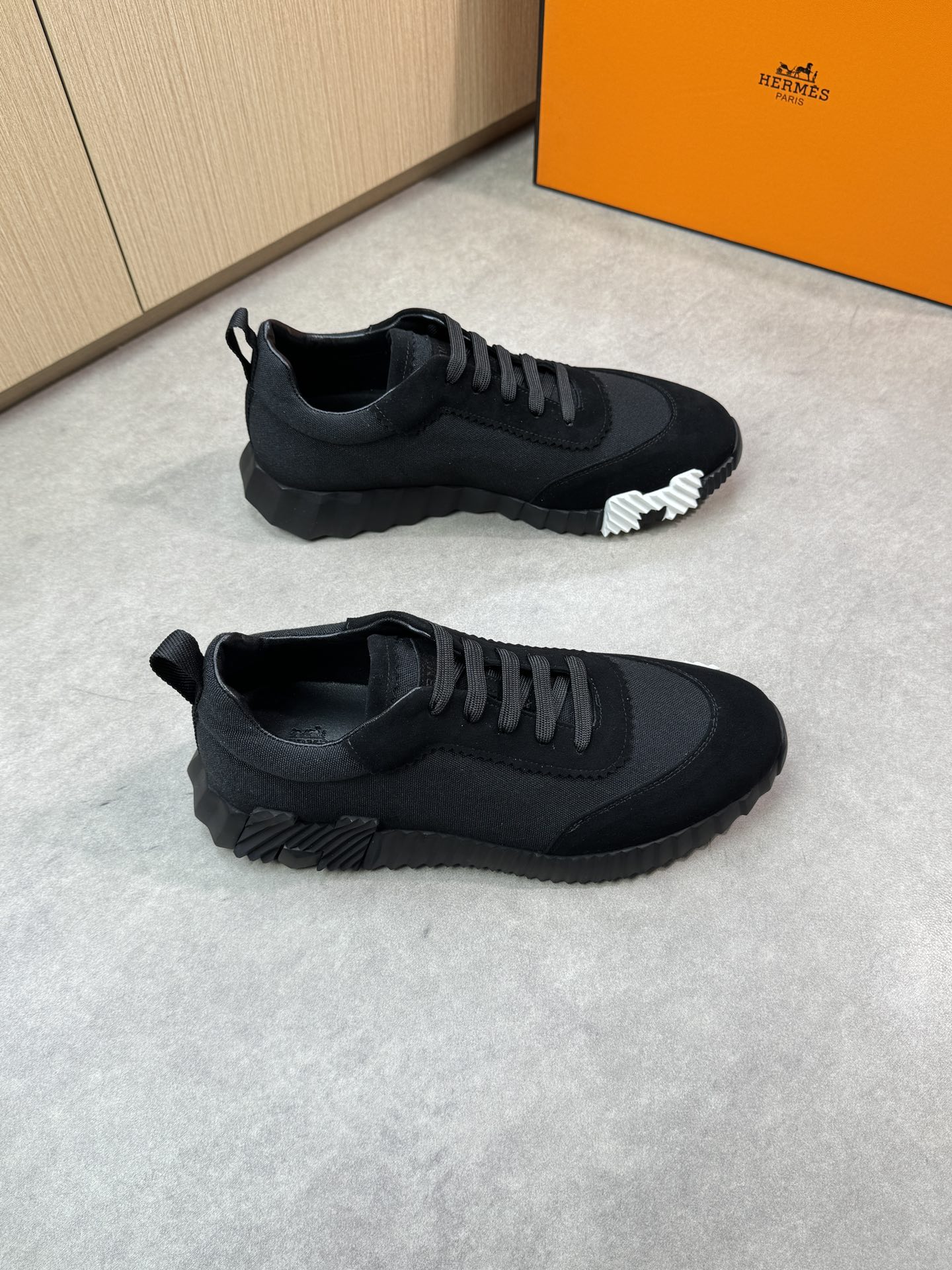 NO:345921,【HERMES】HERMES - High-end quality Original single casual sneakers - Upper reverse velvet calfskin, brand canvas, shoe tongue air compressor brand logo - Inner water dyed cowhide - Outsole ultra-light TPU foaming· Rubber combination molding two-color outsole - Ultra-high quality control·fine workmanship highlighted (high-end, noble, grade) -Size 38-44 (45,46,47, custom made)·H0183,,hermes,hermes,sneakers,cowhide19860909【 HERMES】爱马仕 -高端品质 原单休闲运动鞋 -鞋面反绒小牛皮、品牌帆布、鞋舌空压品牌logo -内里水染牛皮 -大底超轻TPU发泡·橡胶组合成型双色大底 -超高品控·做工精细凸显(高端·贵气·档次) -Size 38-44（45,46,47,可订做)·H0183,,hermes,hermes,sneakers,cowhide,Men's shoes