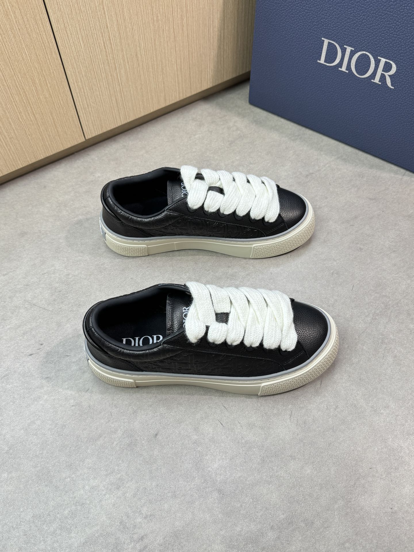 NO:347050,【Dior】Dior - High-end quality Original single casual sports shoes - upper lying calfskin, shoe body silk-print high Zhoubo brand totem, shoe tongue silk-print high Zhoubo brand logo - inner water dye cowhide, footbed; brand canvas - original ultra-light TPR·rubber; molded outsole - ultra-high quality control·fine workmanship highlight (high-end·noble·grade) -Size 39-44 (38, 45, 46, 47, custom made)·D9285,,dior,dior,cowhide19860909【 Dior】迪奥 -高端品质 原单休闲运动板鞋 -鞋面荔纹小牛皮、鞋身丝印高周波品牌图腾、鞋舌丝印高周波品牌Logo -内里水染牛皮,垫脚; 品牌帆布 -原版超轻TPR·橡胶；成型大底 -超高品控·做工精细凸显(高端·贵气·档次) -Size 39-44（38、45、46,47,可订做)·D9285,,dior,dior,cowhide,Men's shoes