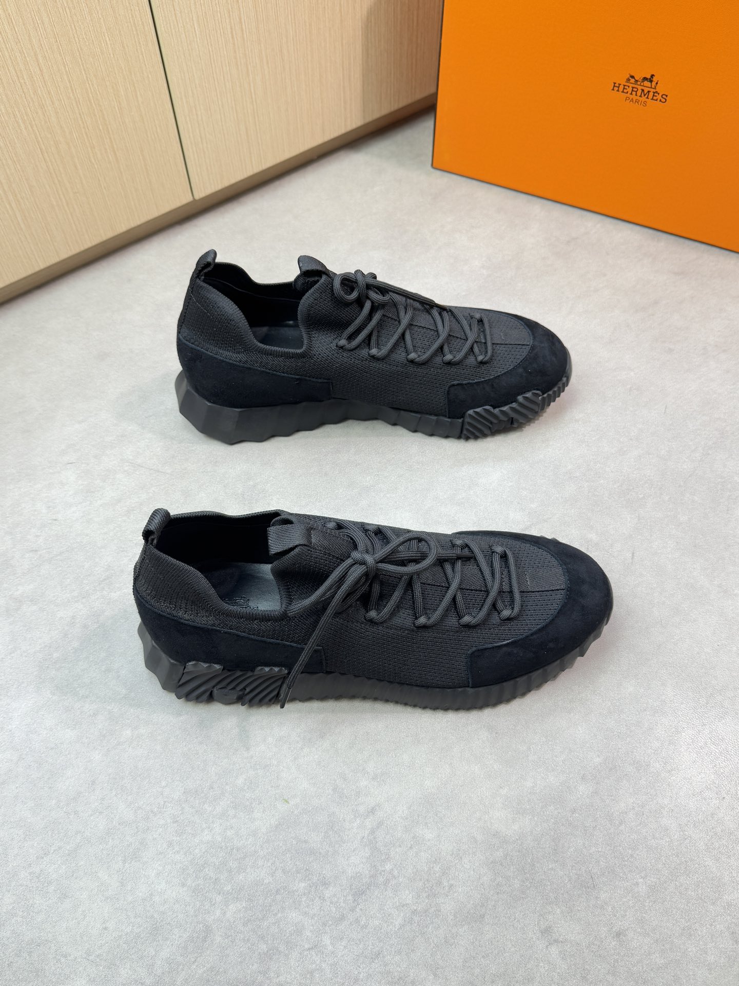 NO:349368,【HERMES】HERMES - High-end quality Original single casual sneakers - Upper back-fleece calfskin, brand denim canvas, tongue, heel. Brand webbing - inner foot pad; water dyed cowhide - outsole ultralight TPU foam·rubber combination molding two-color outsole - ultra high quality control·fine workmanship highlighted (high-end, noble, grade) -Size 38-44 (45, 46, 47, custom made)·H0183,, hermes, hermes, sneakers, cowhide19860909【 HERMES】爱马仕 -高端品质 原单休闲运动鞋 -鞋面反绒小牛皮、品牌牛仔帆布、鞋舌.后跟.品牌织带 -内里垫脚；水染牛皮 -大底超轻TPU发泡·橡胶组合成型双色大底 -超高品控·做工精细凸显(高端·贵气·档次) -Size 38-44（45,46,47,可订做)·H0183,,hermes,hermes,sneakers,cowhide,Men's shoes