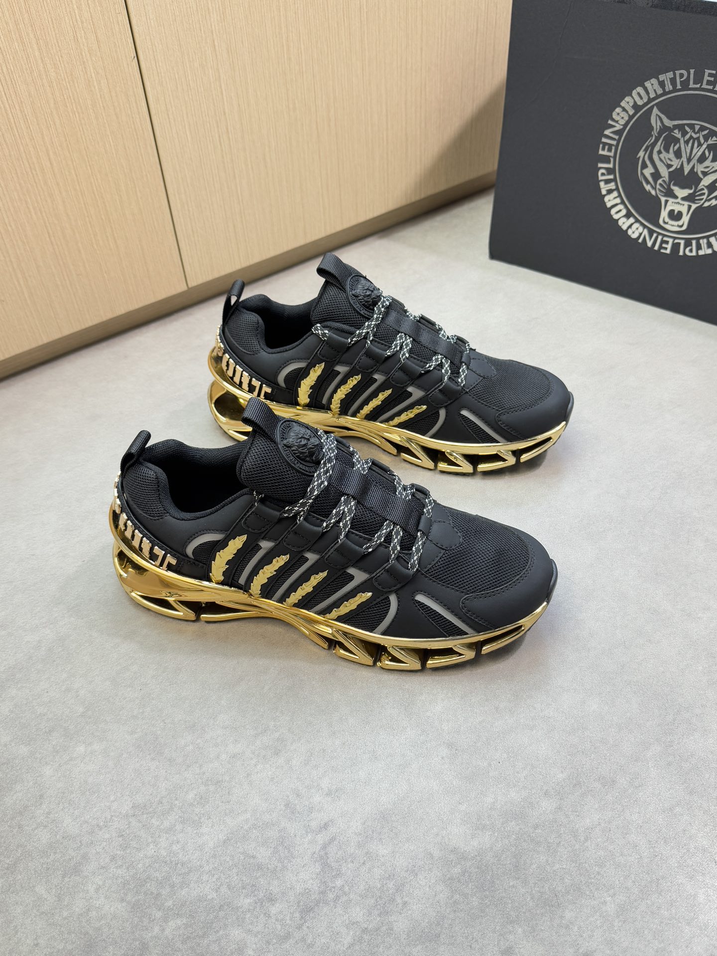 NO:352966,【Plein Sport】Plein Sports - High-end Quality Original Single Casual Sports Shoes - Upper Calfskin, Brand High Mercer Mesh Canvas, Shoe Body Injection Brand Injection Module, Shoe Tongue. Brand Plastic Totem, Heel; Brand Logo - Neil Brand Canvas - Outsole Original TPR Rubber; Two-color molded outsole - Ultra-high quality control·fine workmanship highlighting (high-end, noble, grade) -Size 39-44 (38,45, custom made)·PL0126,,sneakers,cowhide19860909【Plein Sport】普兰运动 -高端品质 原单休闲运动鞋 -鞋面小牛皮、品牌高丝光网帆布、鞋身注塑品牌注塑模块、鞋舌.品牌塑胶图腾、后跟；品牌logo -内里品牌帆布 -大底原版TPR橡胶；双色成型大底 -超高品控·做工精细凸显(高端·贵气·档次) -Size 39-44（38,45,可订做)·PL0126,,sneakers,cowhide,Men's shoes