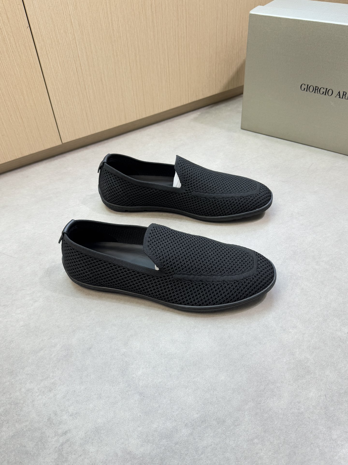 NO:353474,【 Giorgio Armani】 Armani - High-end quality original single casual shoes - knitted upper, calfskin, heel, excellent comfort and breathability - inner foot pad water dyed cowhide - outsole ultralight TPR·rubber molded outsole - ultra high quality control·fine workmanship highlighted (high-end, noble, grade) -Size: 39-44 (38, 45, 46, custom made)·0039,,armani,armani,cowhide19860909【 Giorgio Armani】阿玛尼 -高端品质 原单 一脚蹬休闲鞋 -鞋面针织布匹、后跟小牛皮、舒适透气性极佳 -内里垫脚水染牛皮 -大底超轻TPR·橡胶成型大底 -超高品控·做工精细凸显(高端·贵气·档次) -Size: 39-44（38,45,46,可订做)·0039,,armani,armani,cowhide,Men's shoes