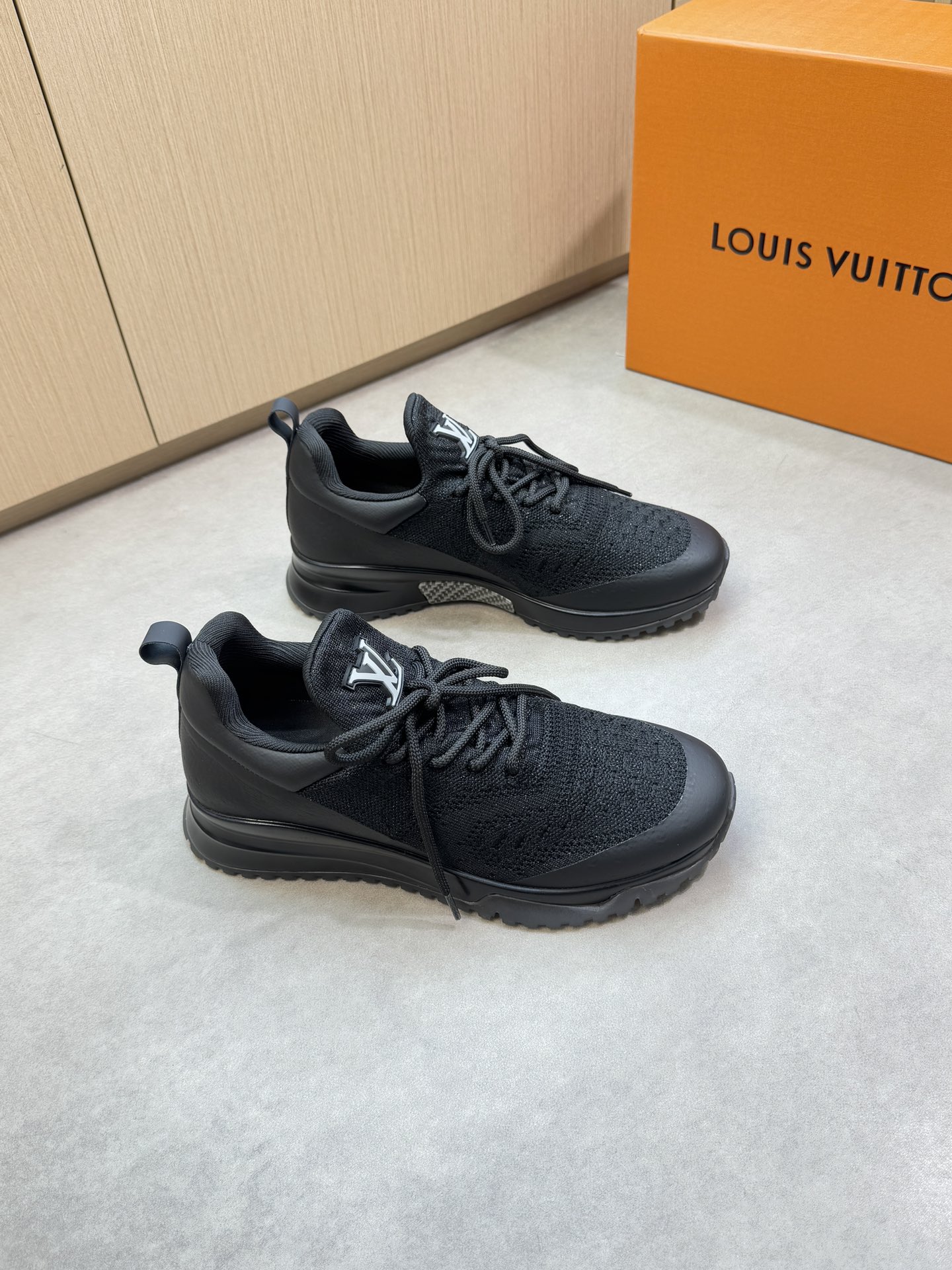 NO:355058,【Louis Vuitton】Louis Vuitton - High-end quality Original single casual sneakers - Upper imported brand totem flies weaving cloth, hot craftsmanship, shoe tongue; sewing brand plastic logo - inner lining canvas inner lining - outsole ultralight TPU·TR rubber; two-color molded outsole - ultra high quality control · fine workmanship highlighted (high-end · noble · grade) -Size 39-44 (38, 45, custom made),,louis vuitton,louis vuitton,sneakers19860909【Louis Vuitton】路易威登 -高端品质 原单休闲运动鞋 -鞋面进口品牌图腾飞织布匹、热切工艺、鞋舌;车缝品牌塑胶logo -内里帆布内里 -大底超轻TPU·TR橡胶；双色成型大底 -超高品控·做工精细凸显(高端·贵气·档次) -Size 39-44（38,45,可订做),,louis vuitton,louis vuitton,sneakers,Men's shoes