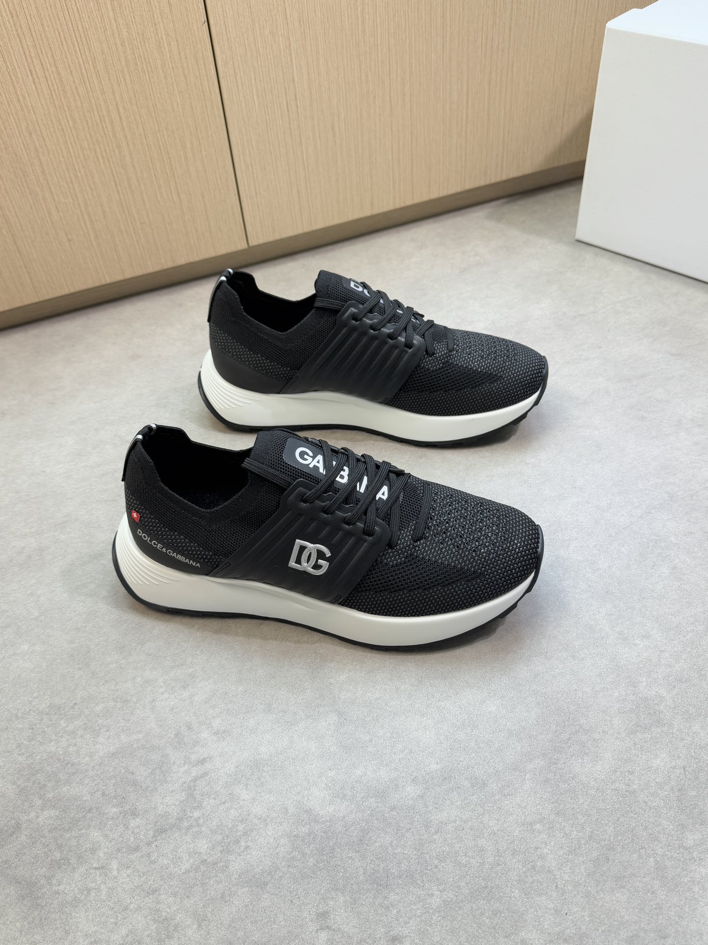 NO:355428,【DOLCE & GABBANA】Dolce & Gabbana - High-end quality Original single casual sneakers - Upper Napa calfskin air compressor brand totem, silk-print brand totem, brand fly weaving cloth, tongue. Heel. Silk-print brand logo - Inner brand canvas - Outsole ultra-light TPU foaming·rubber; Two-color molded outsole - Ultra-high quality control·fine workmanship highlighting (high-end·noble·grade) -Size 39-44 (38,45, custom made)·DG0126,, Dolce & Gabbana, Dolce & Gabbana, sneakers, cowhide19860909【DOLCE & GABBANA】杜嘉班纳 -高端品质 原单休闲运动鞋 -鞋面纳帕小牛皮空压品牌图腾、丝印品牌图腾、品牌飞织布匹、鞋舌.后跟.丝印品牌logo -内里品牌帆布 -大底超轻TPU发泡·橡胶; 双色成型大底 -超高品控·做工精细凸显(高端·贵气·档次) -Size 39-44（38,45,可订做)·DG0126,,Dolce&Gabbana,Dolce&Gabbana,sneakers,cowhide,Men's shoes