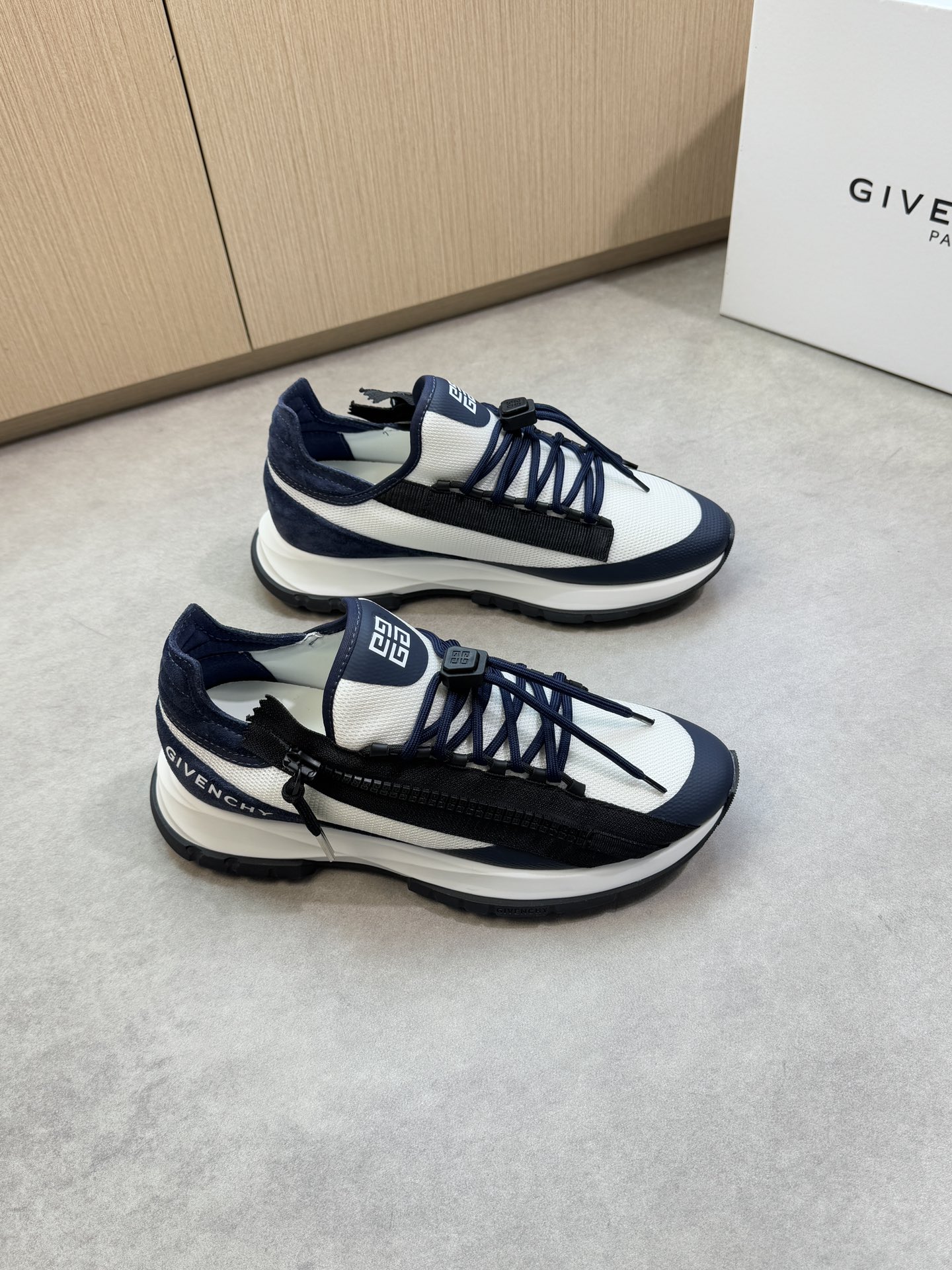 NO:355441,【GIVENCHY】Givenchy - High-end quality Original single casual sneakers - upper; reverse velvet calfskin, brand high mercerized canvas cloth. Toe boots. Tongue. Hot craftsmanship, shoe body brand zipper, shoe tongue; Silk-print brand logo - inner water dye cowhide - outsole ultra-light soft TPU·rubber; Combined molding outsole - ultra-high quality control, fine workmanship highlighted (high-end, noble, grade) -Size 38-44 (45, 45, can be customized)·G0182,, givennchy, given, sneakers, cowhide19860909【GIVENCHY】纪梵希 -高端品质 原单休闲运动鞋 -鞋面；反绒小牛皮、品牌高丝光帆布布匹.鞋头.鞋舌.热切工艺、鞋身品牌拉链、鞋舌；丝印品牌logo -内里水染牛皮 -大底超轻柔软TPU·橡胶; 组合成型大底 -超高品控·做工精细凸显(高端·贵气·档次) -Size 38-44（45,45,可订做)·G0182,,givenchy,givenchy,sneakers,cowhide,Men's shoes