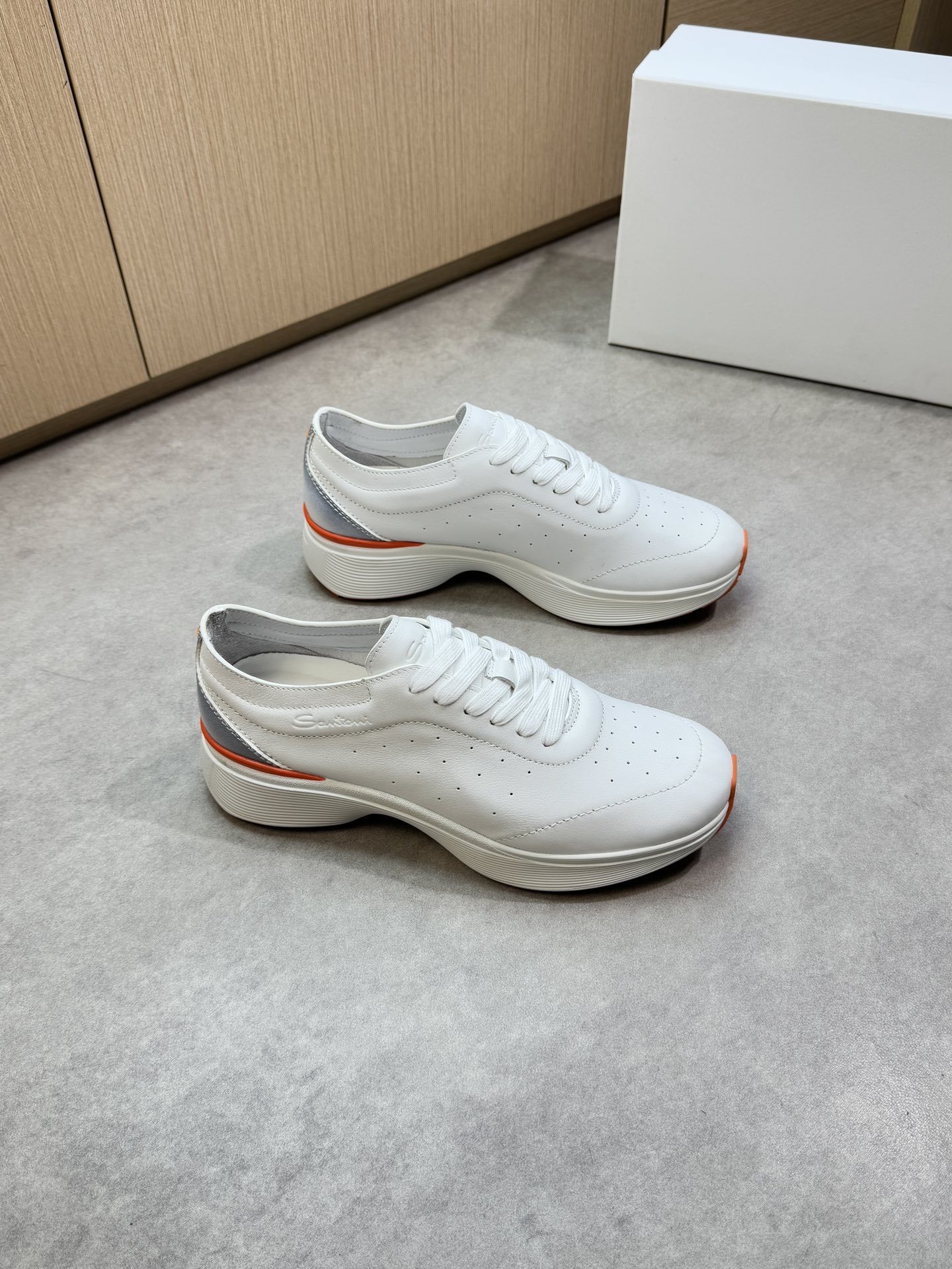 NO:356466,【SANTONI】Santoni - High-end quality Original single casual sneakers - Upper Napa calfskin, tongue, shoe body. Air compressor brand logo, sewing thread spraying process - Inner water dye cowhide - Outsole ultra-light TPU foaming. TR rubber two-color molded outsole - Ultra-high quality control·fine workmanship highlighted (high-end, noble, grade) -Size 39-44 (38, 45, custom made)·S0114,,sneakers,cowhide19860909【SANTONI】圣东尼 -高端品质 原单休闲运动鞋 -鞋面纳帕小牛皮、鞋舌.鞋身.空压品牌logo、车缝线喷涂工艺 -内里水染牛皮 -大底超轻TPU发泡.TR橡胶双色成型大底 -超高品控·做工精细凸显(高端·贵气·档次) -Size 39-44（38,45,可订做)·S0114,,sneakers,cowhide,Men's shoes