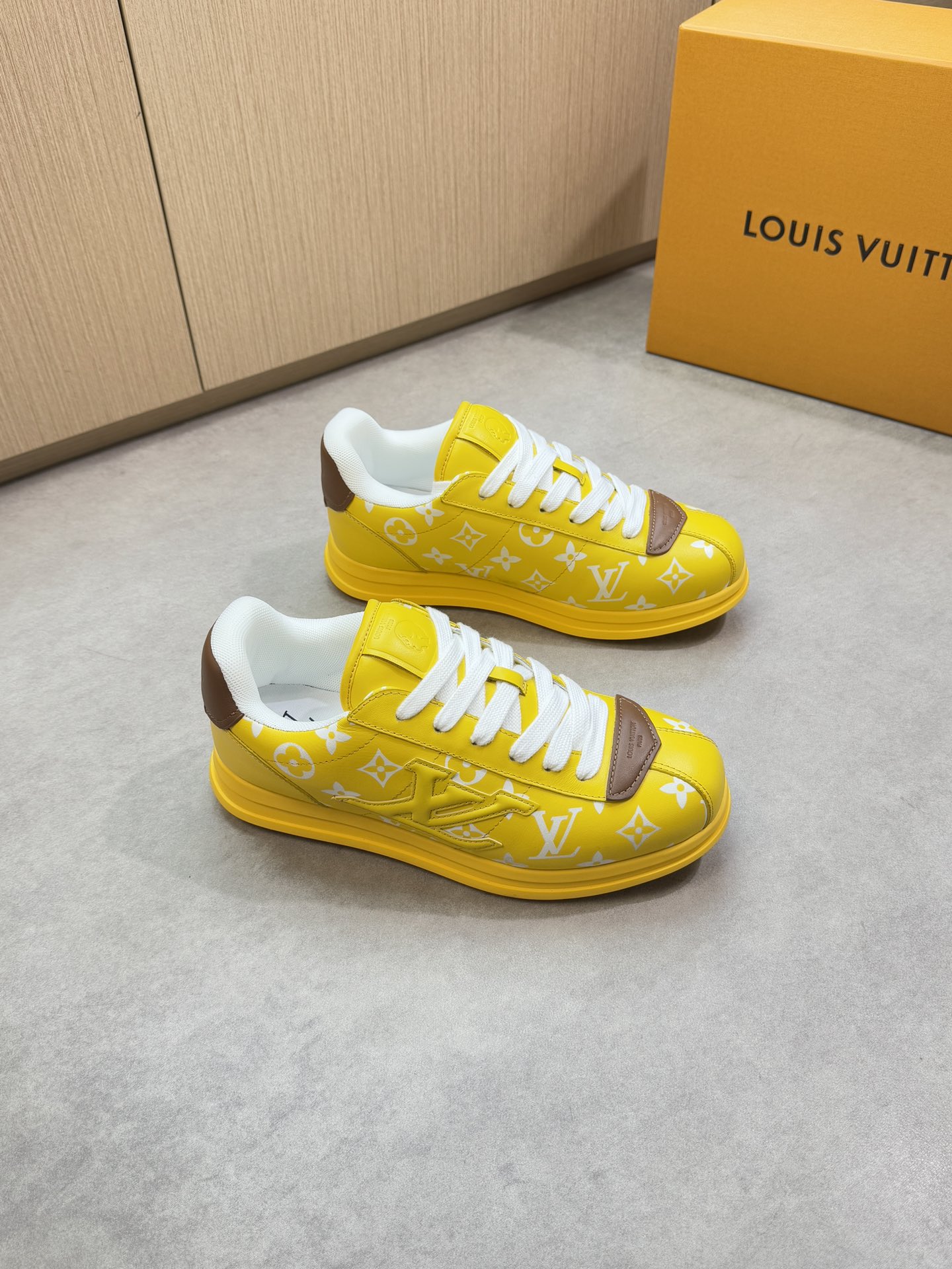 NO:356503,【Louis Vuitton】Louis Vuitton - High-end quality Original single casual sneakers - Upper Napa calfskin. Color printing brand totem, shoe body sewing brand module, tongue. Heel; air compressor brand logo - inner lining brand canvas - outsole ultra-light original TPU rubber foam; molded outsole - ultra-high quality control · fine workmanship highlighting (high-end · noble · grade) - Size 39-44 (38, 45, custom made)·L0009,,louis vuitton,louis vuitton,sneakers,cowhide19860909【Louis Vuitton】路易威登 -高端品质 原单休闲运动鞋 -鞋面纳帕小牛皮.彩印品牌图腾、鞋身车缝品牌模块、鞋舌.后跟；空压品牌logo -内里品牌帆布 -大底超轻原版TPU橡胶发泡；成型大底 -超高品控·做工精细凸显(高端·贵气·档次) -Size 39-44（38,45,可订做)·L0009,,louis vuitton,louis vuitton,sneakers,cowhide,Men's shoes