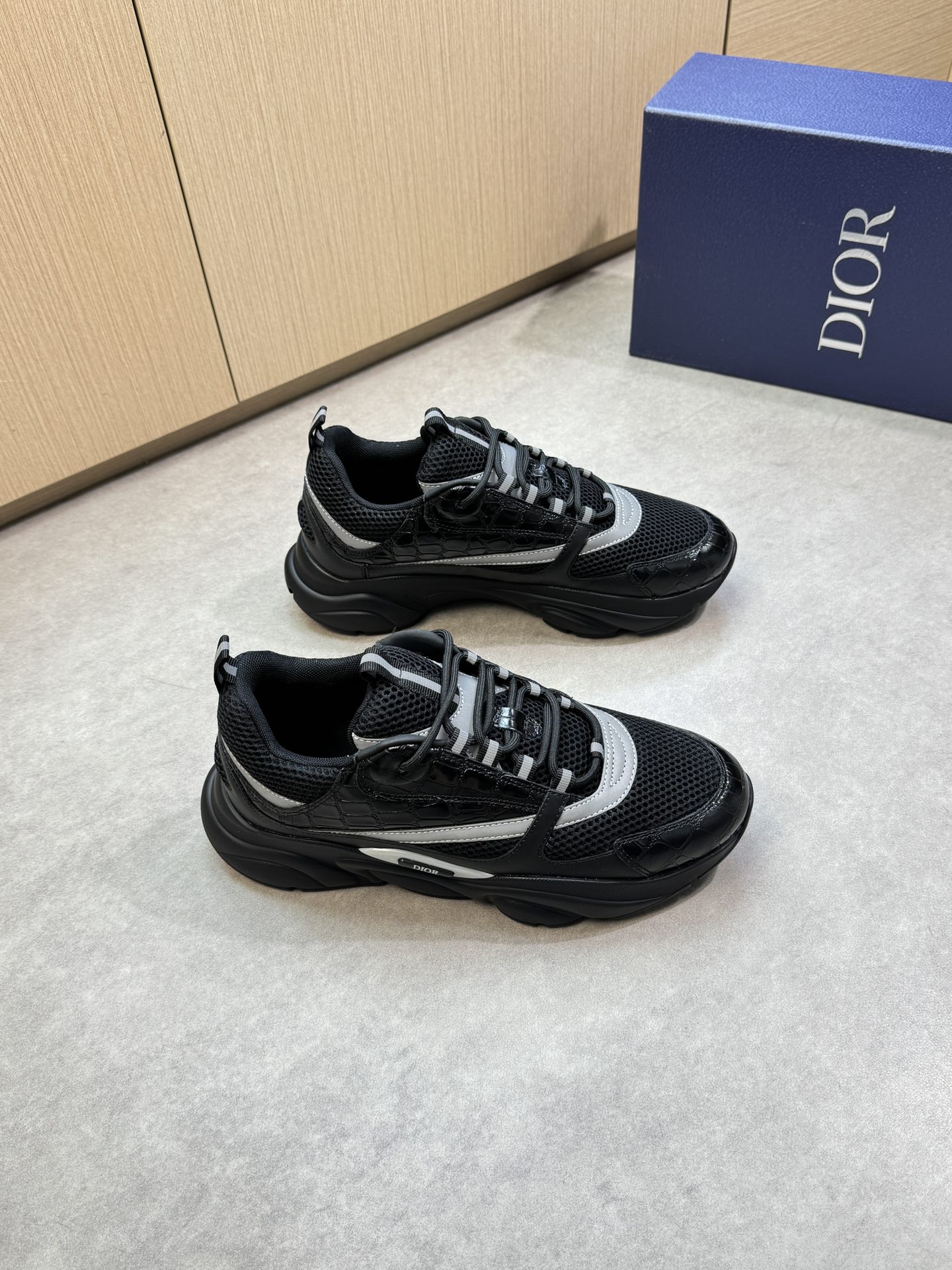 NO:345428,【Dior】Dior - High-end quality Original single casual sneakers - Upper stone pattern calfskin, high mercerized mesh canvas, brand totem cloth, tongue. Heel; reflective brand webbing - inner brand canvas - original ultra-light TPU foaming·rubber; two-color molding outsole - ultra-high quality control·fine workmanship highlighting (high-end·noble·grade) -Size 39-44 (38, 45, 46, 47, custom made)·D9285,,dior,dior,sneakers,cowhide19860909【 Dior】迪奥 -高端品质 原单休闲运动鞋 -鞋面石头纹小牛皮、高丝光网帆布匹、品牌图腾布匹、鞋舌.后跟；反光品牌织带 -内里品牌帆布 -原版超轻TPU发泡·橡胶；双色成型大底 -超高品控·做工精细凸显(高端·贵气·档次) -Size 39-44（38、45、46,47,可订做)·D9285,,dior,dior,sneakers,cowhide,Men's shoes