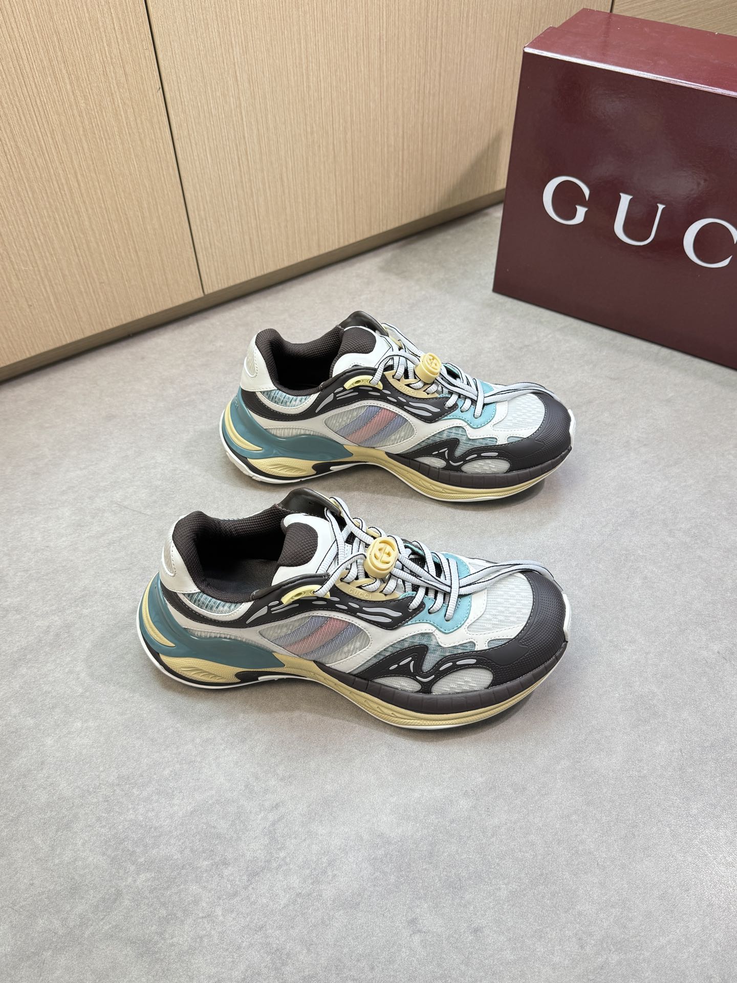 NO:345444,[Gucci] Gucci - High-end quality Original single couple outfit casual sports shoes - Upper Napa calfskin, brand high mercerized breathable canvas, brand totem webbing, brand plastic module - Inner brand canvas, foot pads; water dyed cowhide - Outsole ultralight TPU foam · TR rubber; Two-color molded sole - Ultra-high quality control · fine workmanship highlighting (high-end · noble · grade) -Size Women's Size 35-39, men's Size 39-44 (female 40, male 38, 45, can be customized)·G8877,,gucci,gucci,cowhide19860909【Gucci】古驰 -高端品质 原单情侣装之休闲运动板鞋 -鞋面纳帕小牛皮、品牌高丝光透气帆布、品牌图腾织带、品牌塑胶模块 -内里品牌帆布,垫脚；水染牛皮 -大底超轻TPU发泡·TR橡胶；双色成型大底 -超高品控·做工精细凸显(高端·贵气·档次) -Size 女码35-39、男码39-44（女40,男38,45,可订做)·G8877,,gucci,gucci,cowhide,Men's shoes