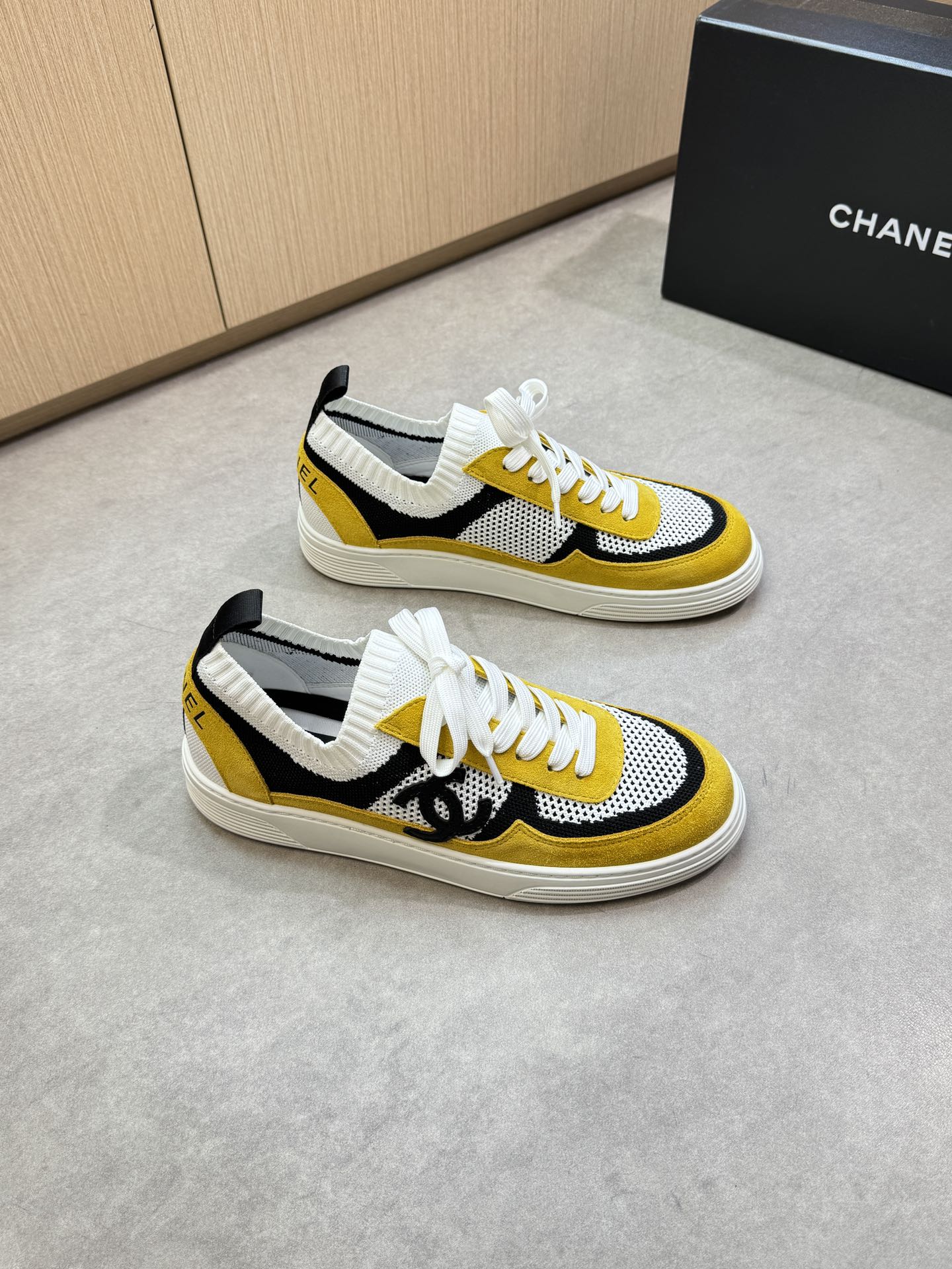 [CHANEL] Chanel - Zapatos deportivos casuales originales de alta calidad - Parte superior: 🔝 piel de becerro de gamuza…