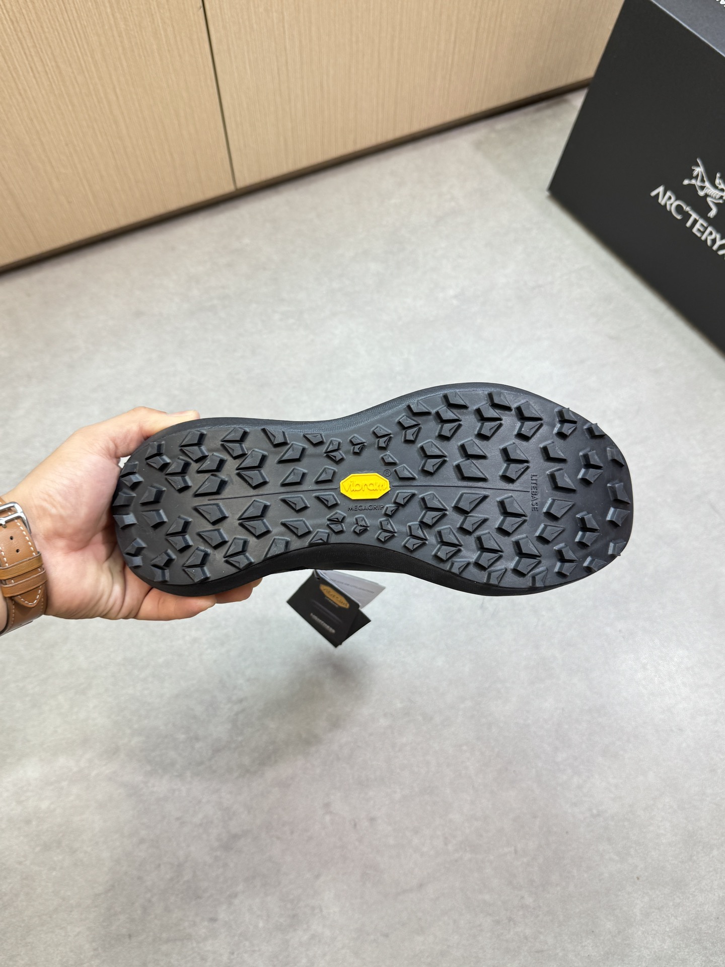 【Arc'teryx Norvan LD𝟑】始祖鸟 P300💰
-高端品质  原单🔍🔍🔍休闲运动鞋
-鞋面：🔝品牌高丝光帆布.丝印品牌logo图腾、热切工艺、鞋舌；品牌Logo织带
-内里：品牌帆布
-大底：超轻TPU发泡.橡胶; 组合成型大底
-超高品控·做工精细：凸显(高端·贵气·档次)
-Size ：39-44（38，45，可订做)·3258