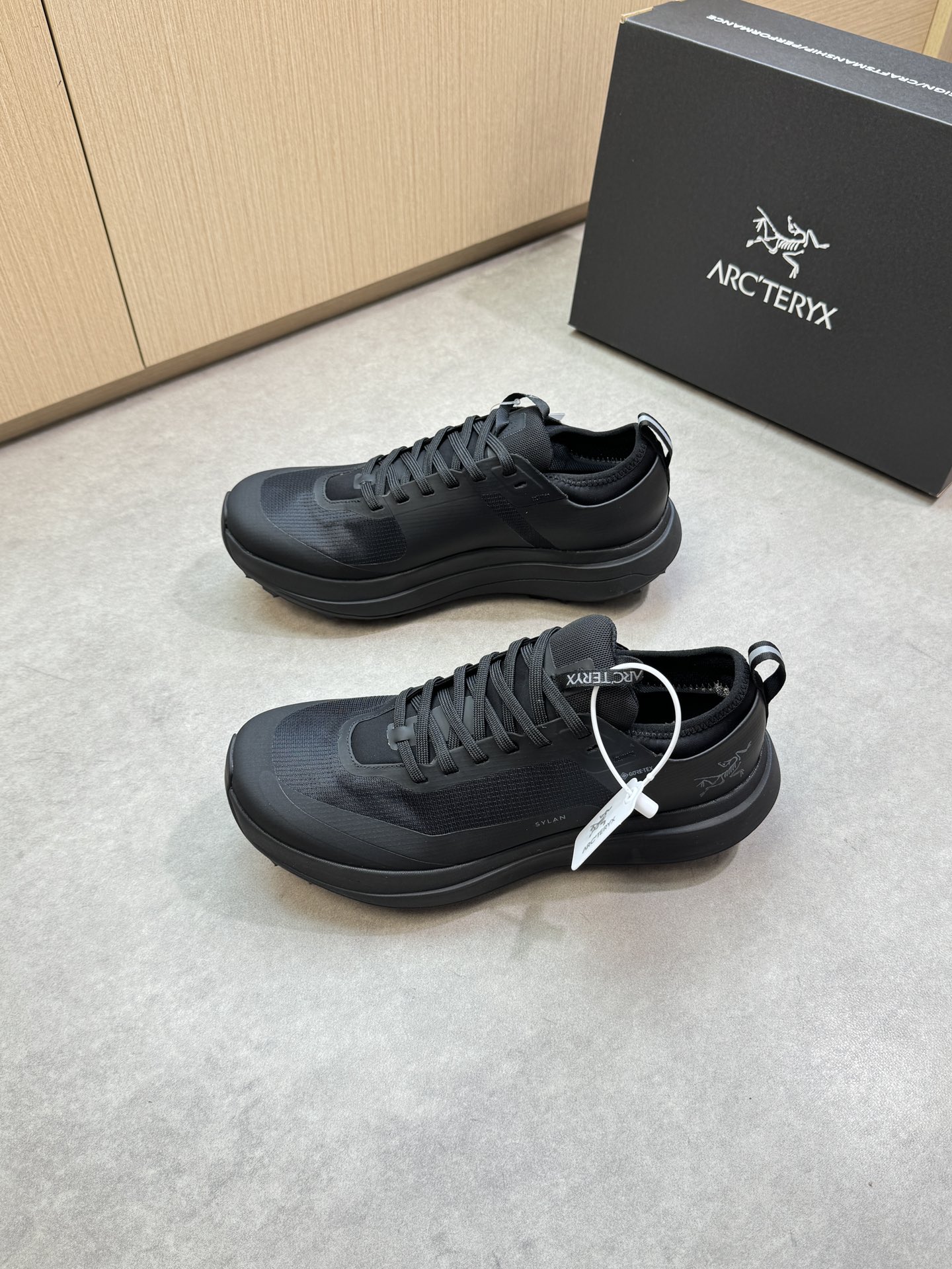 【Arc'teryx Norvan LD𝟑】始祖鸟 P300💰
-高端品质  原单🔍🔍🔍休闲运动鞋
-鞋面：🔝品牌高丝光帆布.丝印品牌logo图腾、热切工艺、鞋舌；品牌Logo织带
-内里：品牌帆布
-大底：超轻TPU发泡.橡胶; 组合成型大底
-超高品控·做工精细：凸显(高端·贵气·档次)
-Size ：39-44（38，45，可订做)·3258