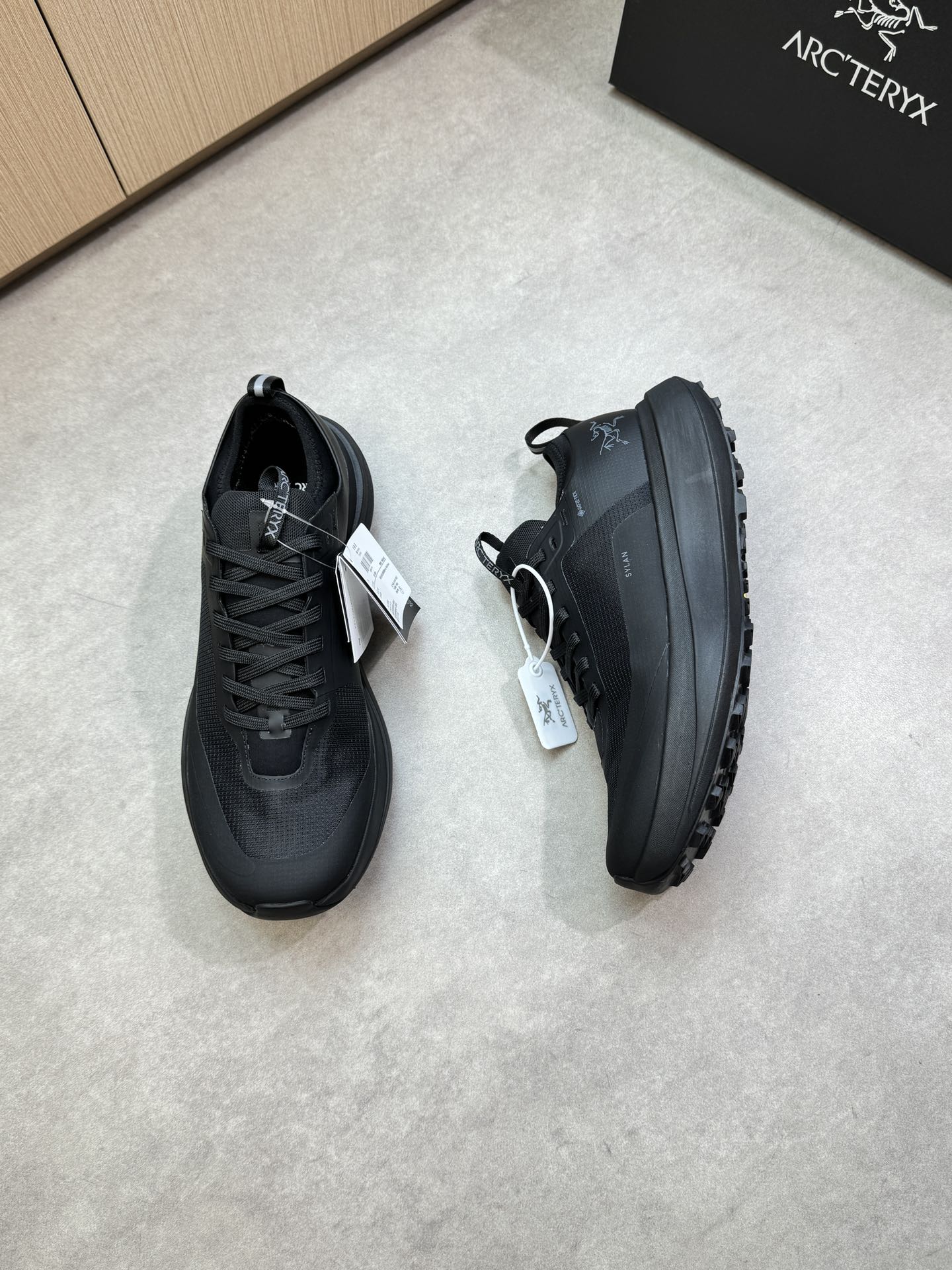 【Arc'teryx Norvan LD𝟑】始祖鸟 P300💰
-高端品质  原单🔍🔍🔍休闲运动鞋
-鞋面：🔝品牌高丝光帆布.丝印品牌logo图腾、热切工艺、鞋舌；品牌Logo织带
-内里：品牌帆布
-大底：超轻TPU发泡.橡胶; 组合成型大底
-超高品控·做工精细：凸显(高端·贵气·档次)
-Size ：39-44（38，45，可订做)·3258