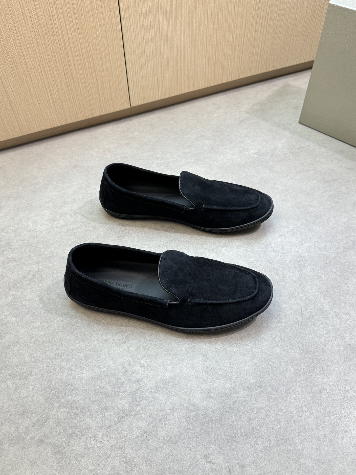 NO:353734,【 Giorgio Armani】 Armani - High-end quality original single · casual sports shoes - imported high mercerized sheep velvet, shoe dan slit stitching, excellent comfort - inner water dyed cowhide - outsole ultralight TPR · rubber molded outsole - ultra high quality control · fine workmanship highlight (high-end · noble · grade) -Size: 39-44 (38, 45, 46, custom made)·0039,,armani,armani,cowhide19860909【 Giorgio Armani】阿玛尼 -高端品质 原单·休闲运动板鞋 -鞋面进口高丝光羊反绒、鞋丹起股车缝线、舒适性极佳 -内里水染牛皮 -大底超轻TPR·橡胶成型大底 -超高品控·做工精细凸显(高端·贵气·档次) -Size: 39-44（38,45,46,可订做)·0039,,armani,armani,cowhide,Men's shoes