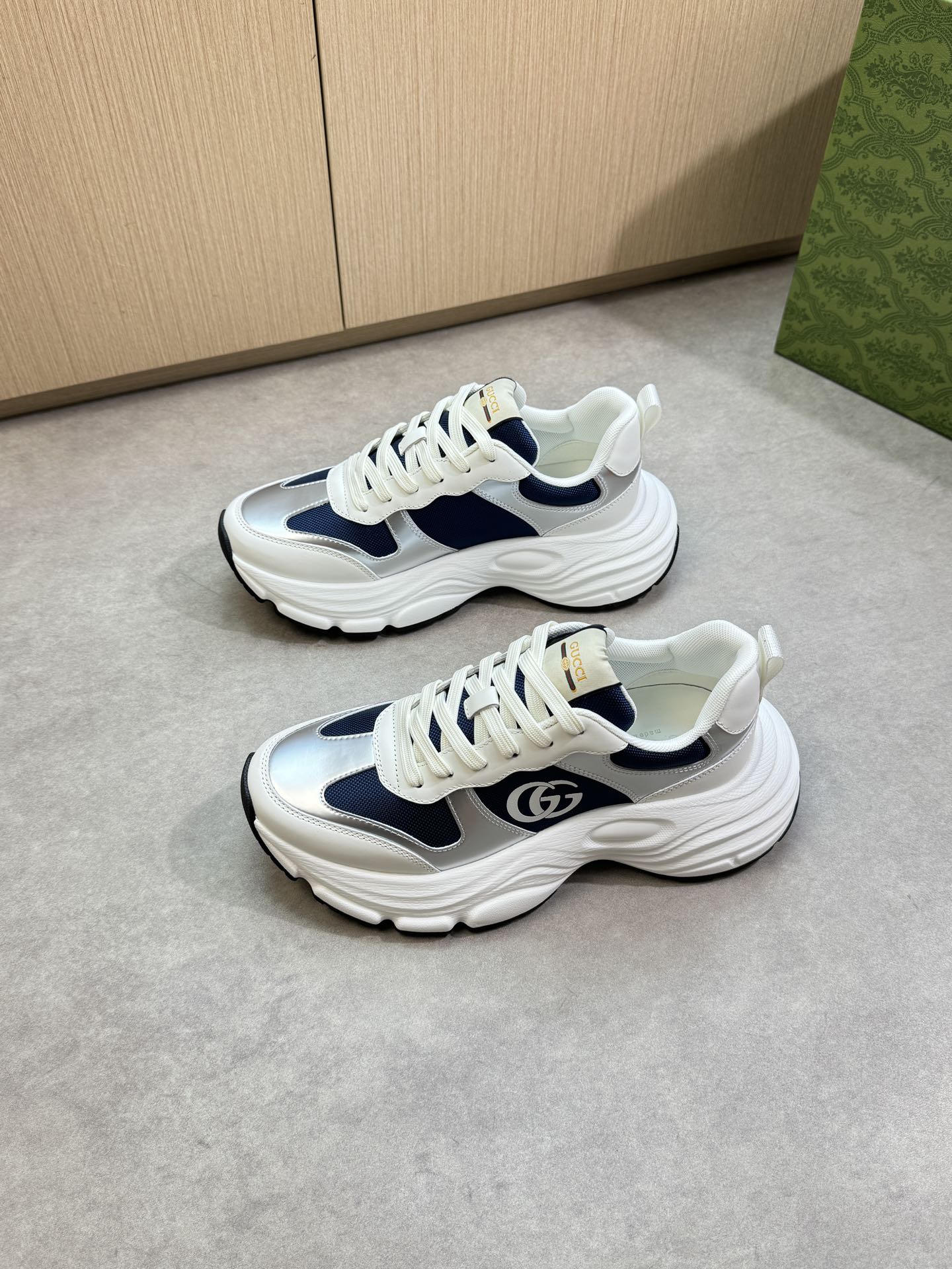 【Gucci】古驰  P460💰
-高端品质  原单·休闲运动鞋
-鞋面：🔝纳帕小牛皮、品牌帆布布匹、鞋身热切品牌图腾、鞋舌车缝品牌LOGO布标
-内里：品牌帆布，垫脚；水染牛皮
-大底：超轻TPU发泡·橡胶：双色成型大底
-超高品控·做工精细：凸显(高端·贵气·档次)
-Size ：38-44（45，可订做)·G61850