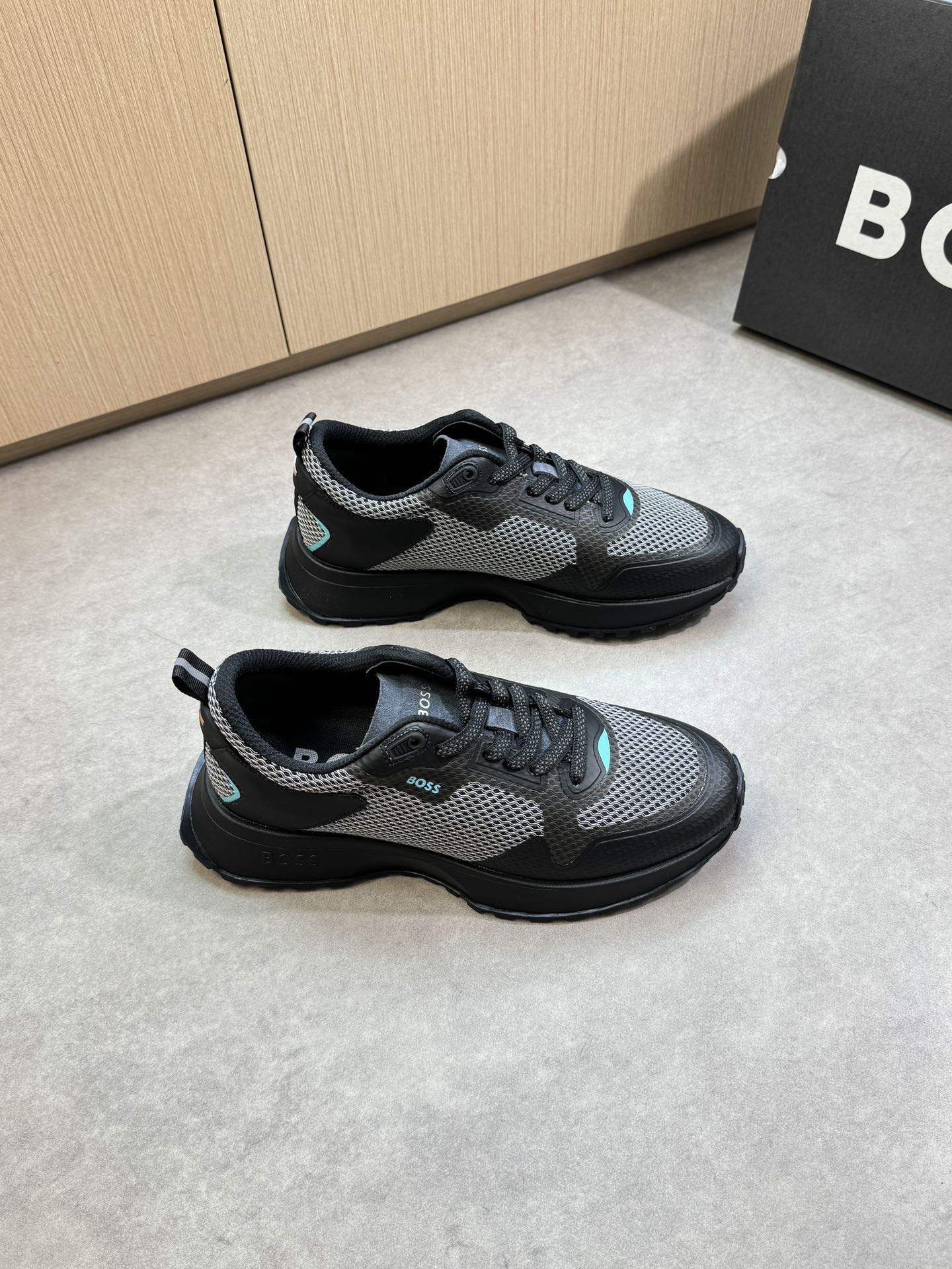 NO:348226,【BOSS】Boss - High-end quality Original single casual sports shoes - Upper Napa calfskin, brand high mercerized wavy canvas, shoe body hot craftsmanship - Neil brand canvas cloth - Outsole ultralight TPU foaming·rubber; two-color molded outsole - Ultra-high quality control·fine workmanship highlighted (high-end·noble·grade) -Size 39-44 (38,45,46, custom made)·0310,,sneakers,cowhide19860909【BOSS】博思 -高端品质 原单·休闲运动鞋 -鞋面纳帕小牛皮、品牌高丝光波浪纹帆布、鞋身热切工艺 -内里品牌帆布布匹 -大底超轻TPU发泡·橡胶；双色成型大底 -超高品控·做工精细凸显(高端·贵气·档次) -Size 39-44（38,45,46,可订做)·0310,,sneakers,cowhide,Men's shoes