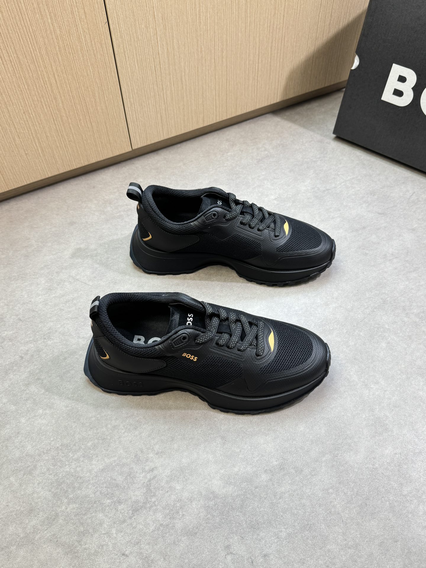 NO:348248,【BOSS】Boss - High-end quality Original single casual sports shoes - Upper Napa calfskin, brand high mercerized mesh canvas, shoe body hot craftsmanship - Neil brand canvas cloth - Outsole ultralight TPU foaming·rubber; two-color molded outsole - Ultra-high quality control·fine workmanship highlighted (high-end, noble, grade) -Size 39-44 (38, 45, 46, custom made)·0310,,sneakers,cowhide19860909【BOSS】博思 -高端品质 原单·休闲运动鞋 -鞋面纳帕小牛皮、品牌高丝光网帆布、鞋身热切工艺 -内里品牌帆布布匹 -大底超轻TPU发泡·橡胶；双色成型大底 -超高品控·做工精细凸显(高端·贵气·档次) -Size 39-44（38,45,46,可订做)·0310,,sneakers,cowhide,Men's shoes