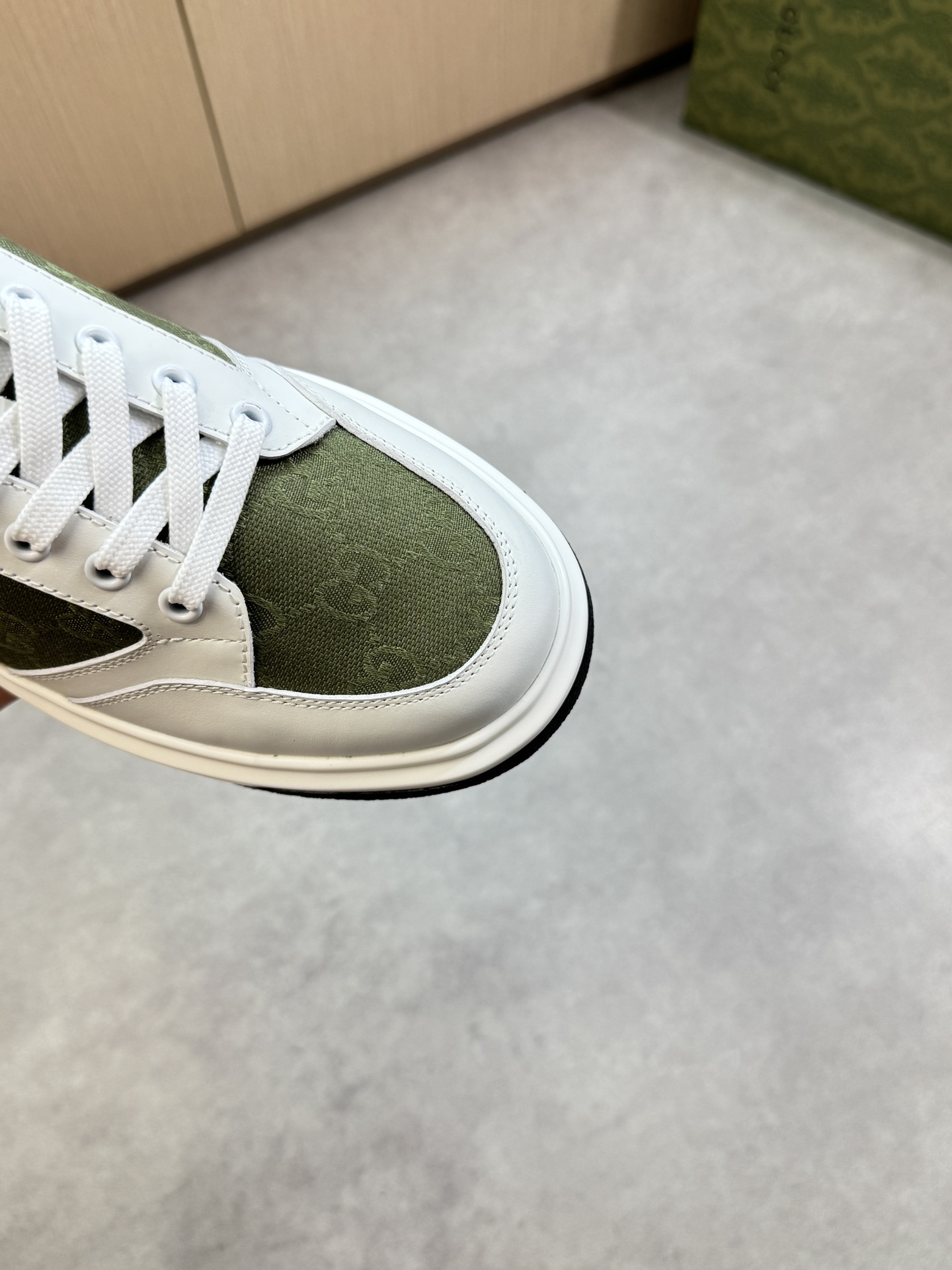 Gucci Men's Napa Leather Sneakers with Green Brand Pattern - GC0372 6 i1755016904 3452 5