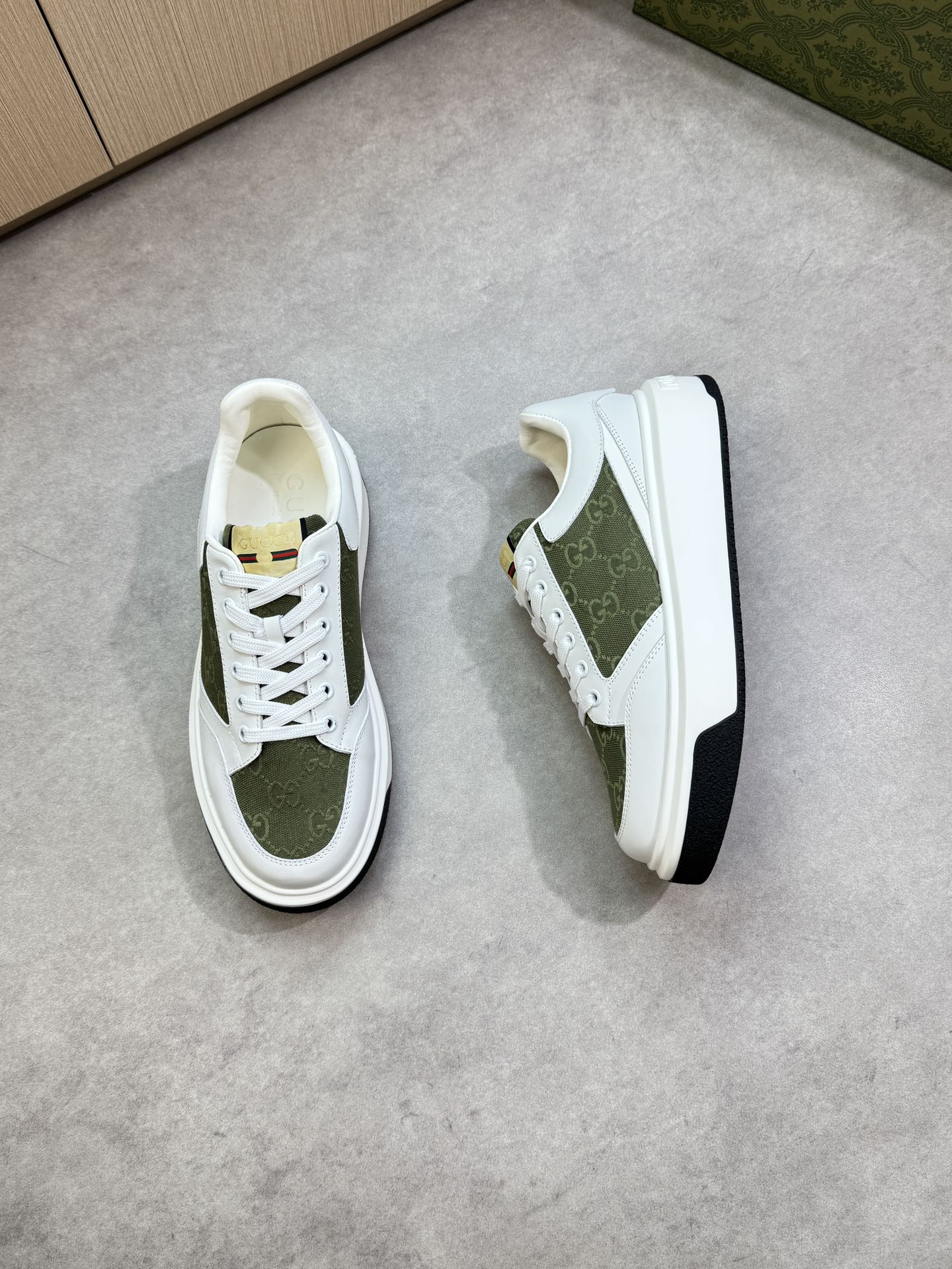 Gucci Men's Napa Leather Sneakers with Green Brand Pattern - GC0372 2 i1755016904 4713 1