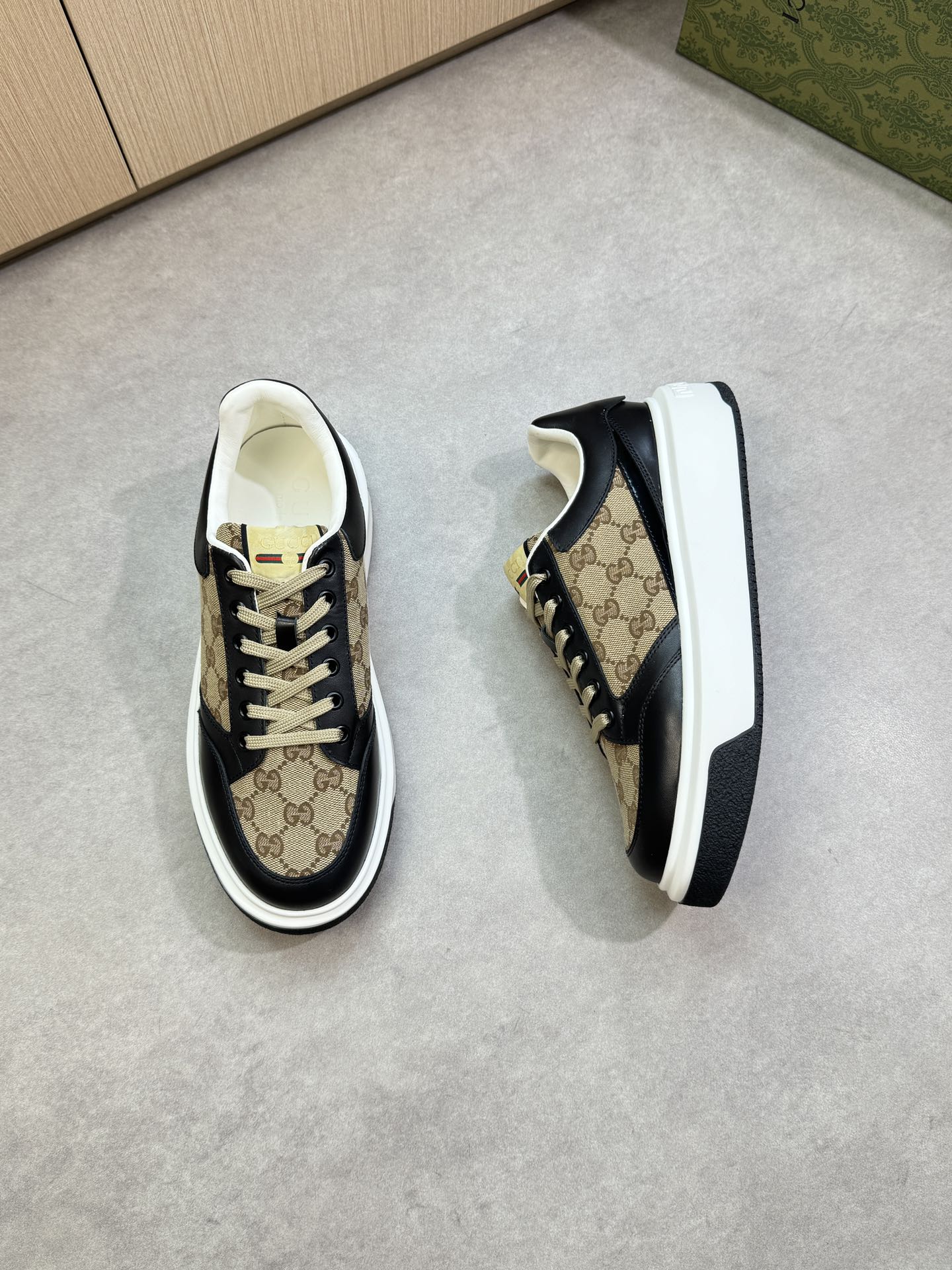 Gucci Men's Leather Trim Logo Sneakers, Nappa Leather Upper, Made in Italy 3 i1755016964 2077 1