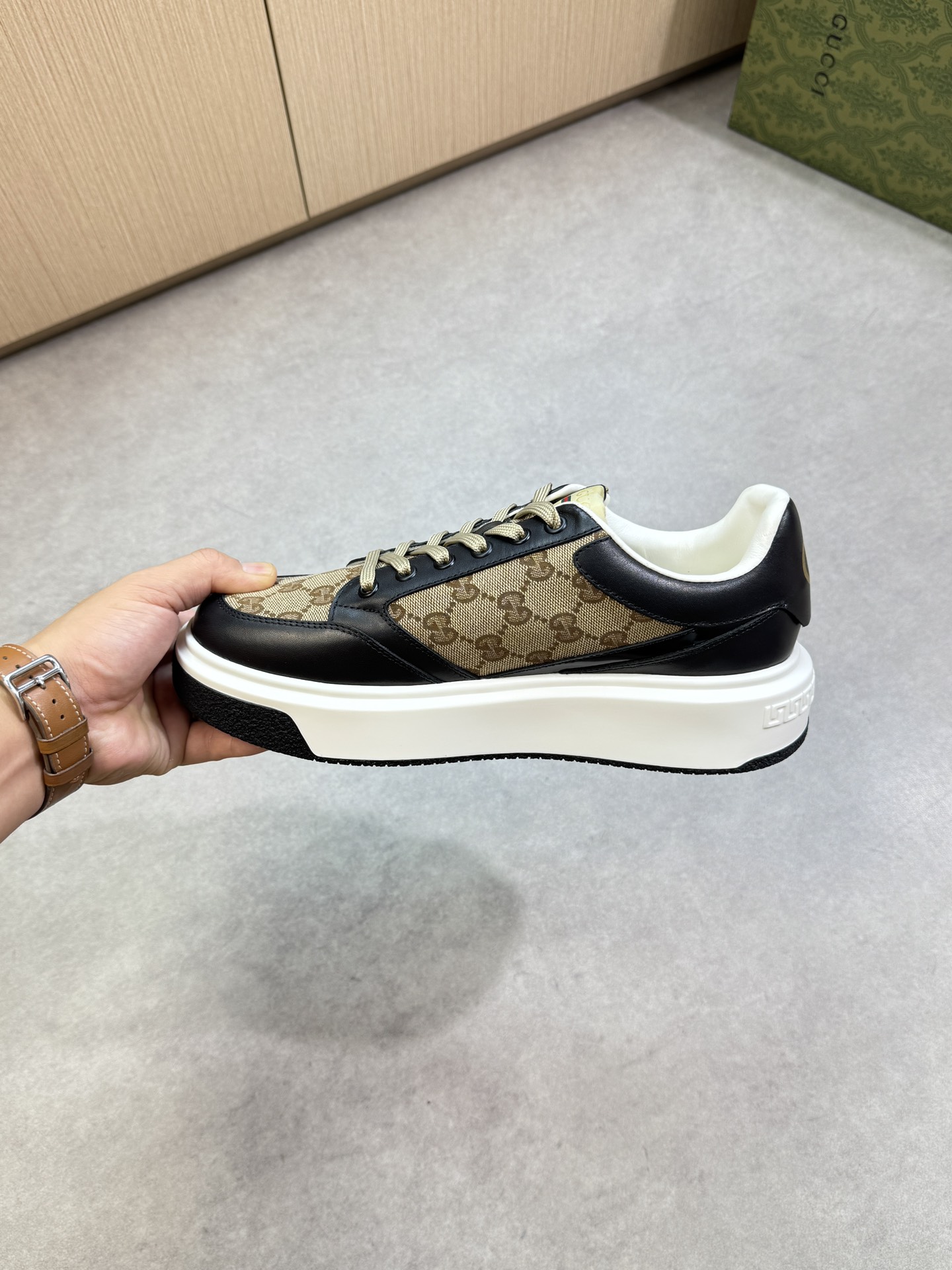 Gucci Men's Leather Trim Logo Sneakers, Nappa Leather Upper, Made in Italy 6 i1755016964 5816 4