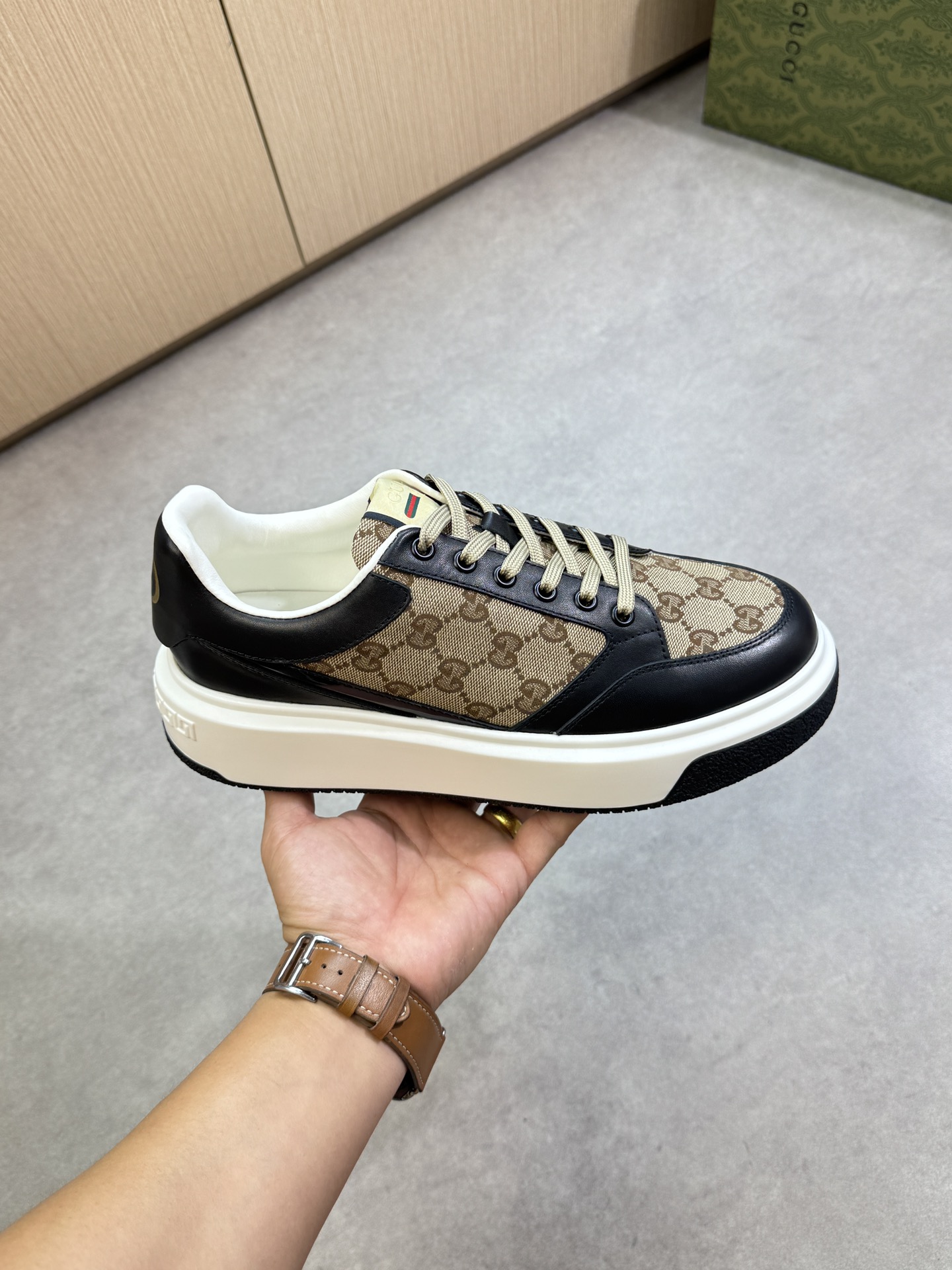 Gucci Men's Leather Trim Logo Sneakers, Nappa Leather Upper, Made in Italy 5 i1755016964 7702 3