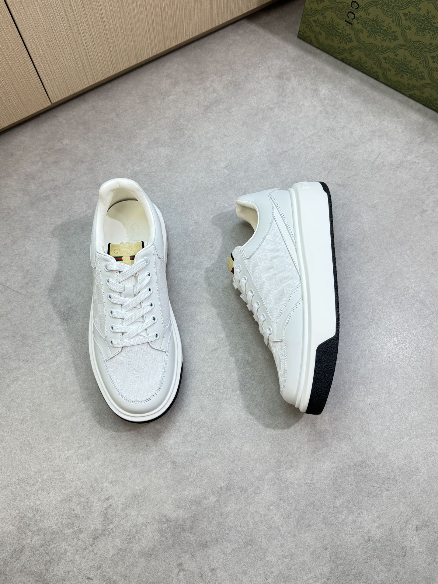 Gucci Men's Leather Sneakers White Nappa Leather, Brand Logo, Casual Style 2 i1755016986 8637 1