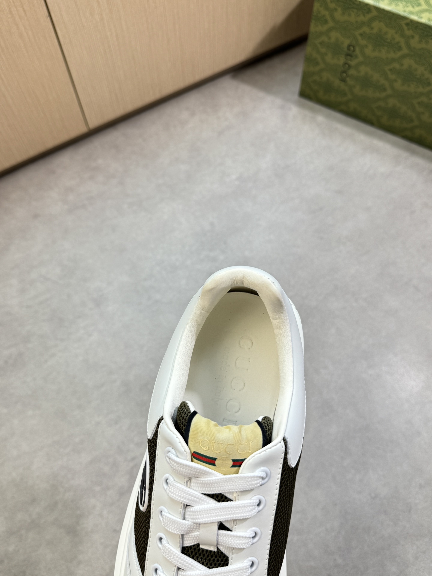 Gucci Men's Nappa Leather & Canvas Sneakers with Logo - White/Green 8 i1755017610 6104 6