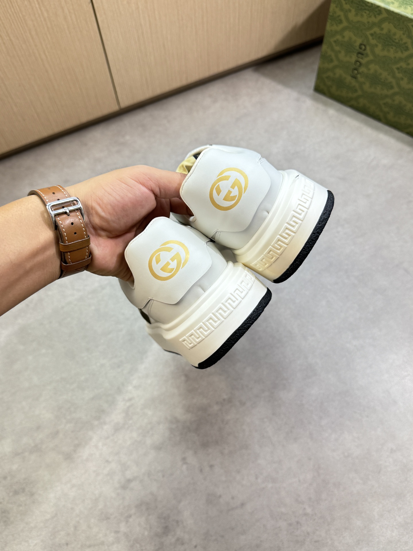 Gucci Men's Nappa Leather & Canvas Sneakers with Logo - White/Green 9 i1755017610 66 7