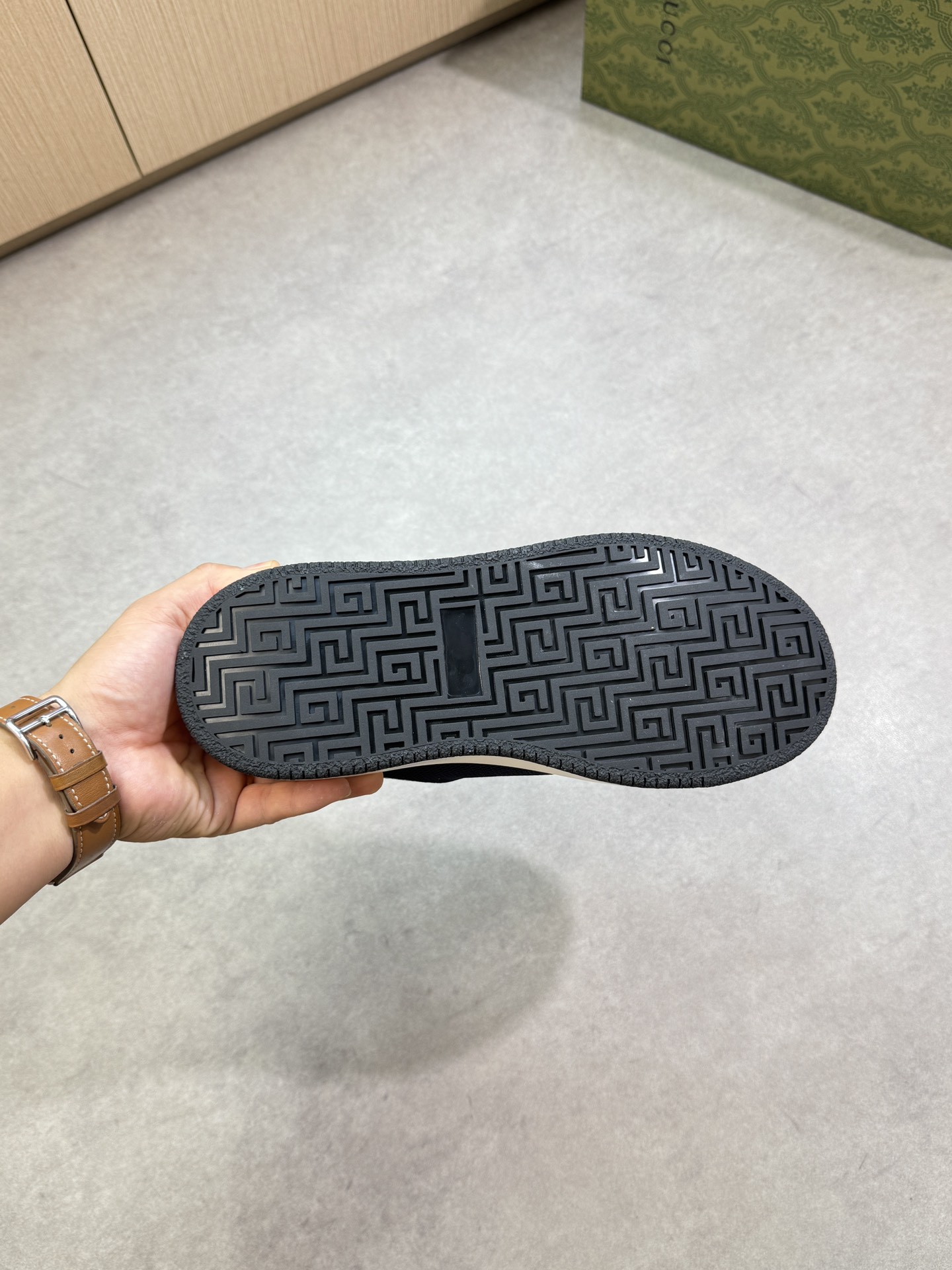 Gucci Men's Leather and Canvas Sneakers with Logo Detail - Stylish and Comfortable 10 i1755017630 5927 8
