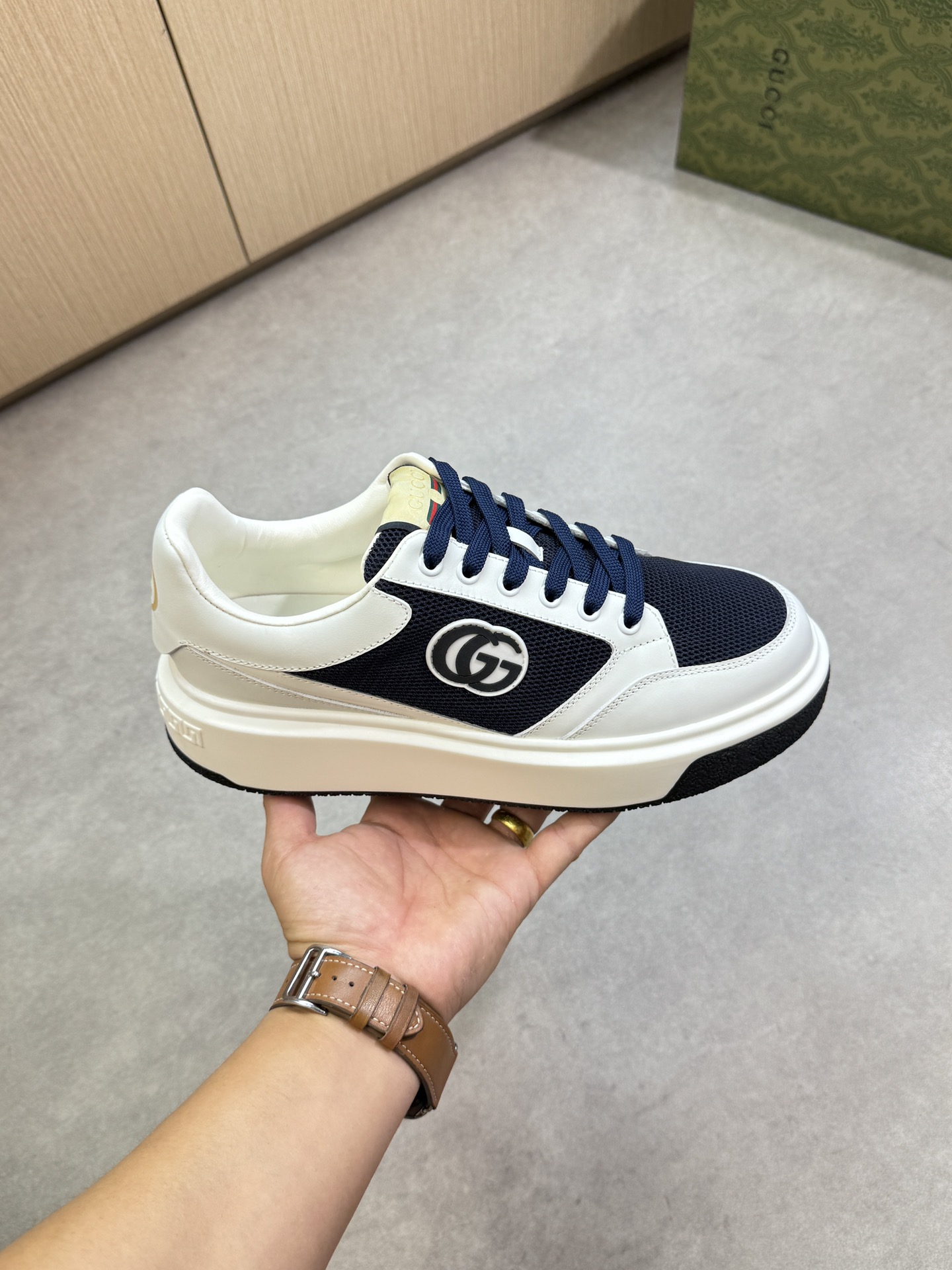 Gucci Men's Leather and Canvas Sneakers with Logo Detail - Stylish and Comfortable 5 i1755017630 6931 3